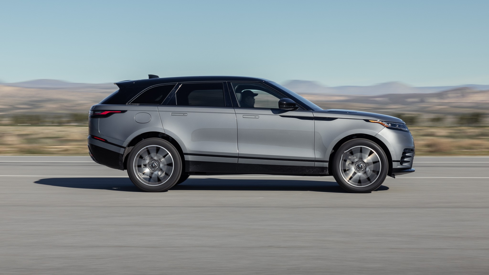 004 2024 Range Rover Velar Hard Side Motion