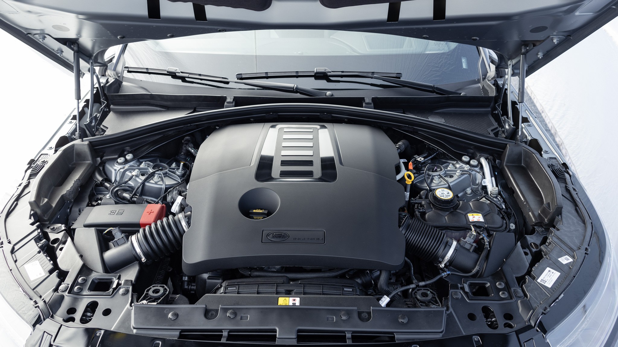 005 2024 Range Rover Velar Engine