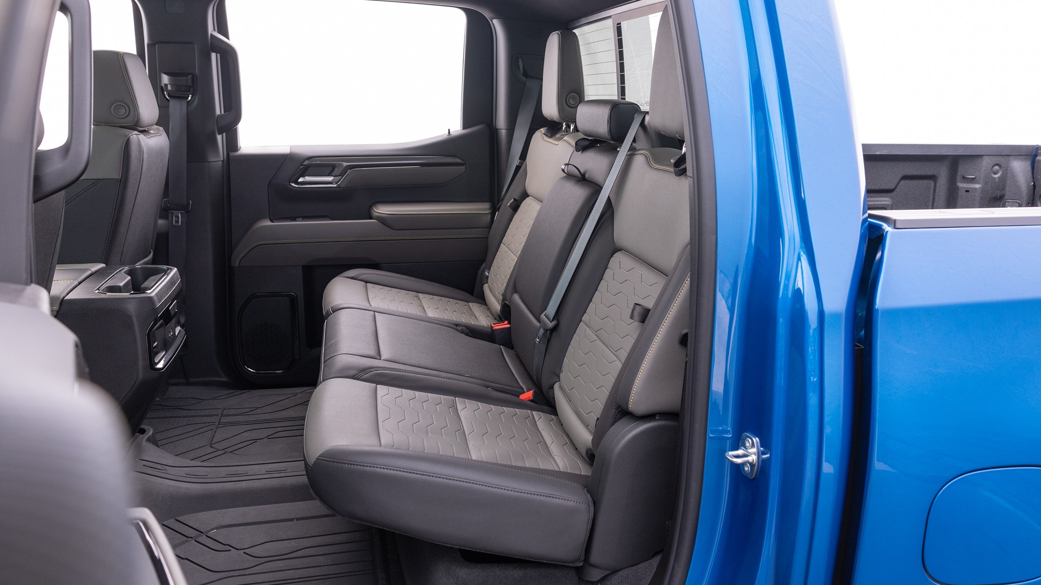035 2024 chevrolet silverado ZR2 rear seats