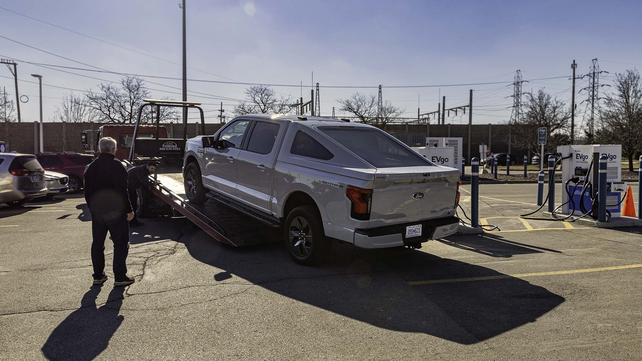 040 2023 ford f150 lightning battery to zero