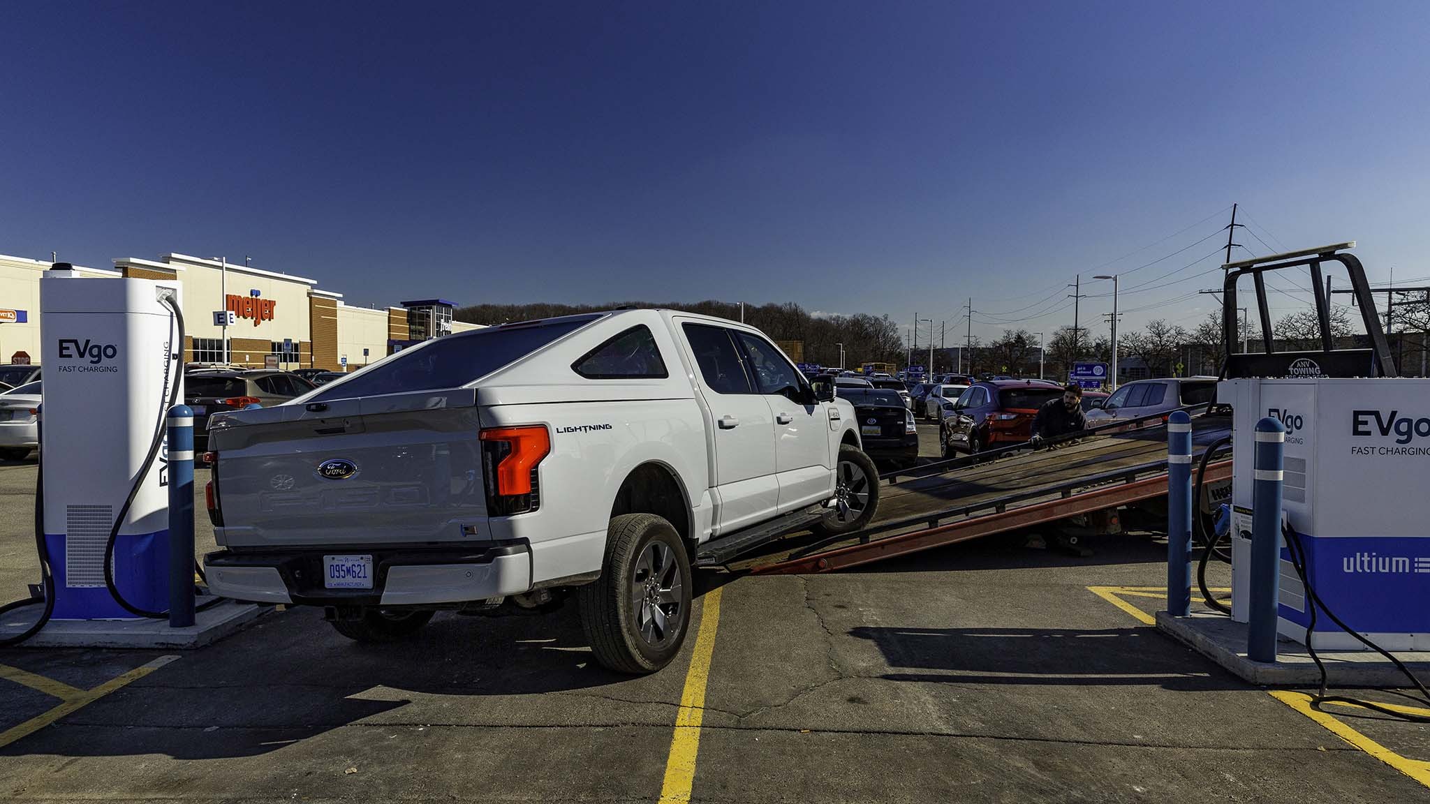 042 2023 ford f150 lightning battery to zero