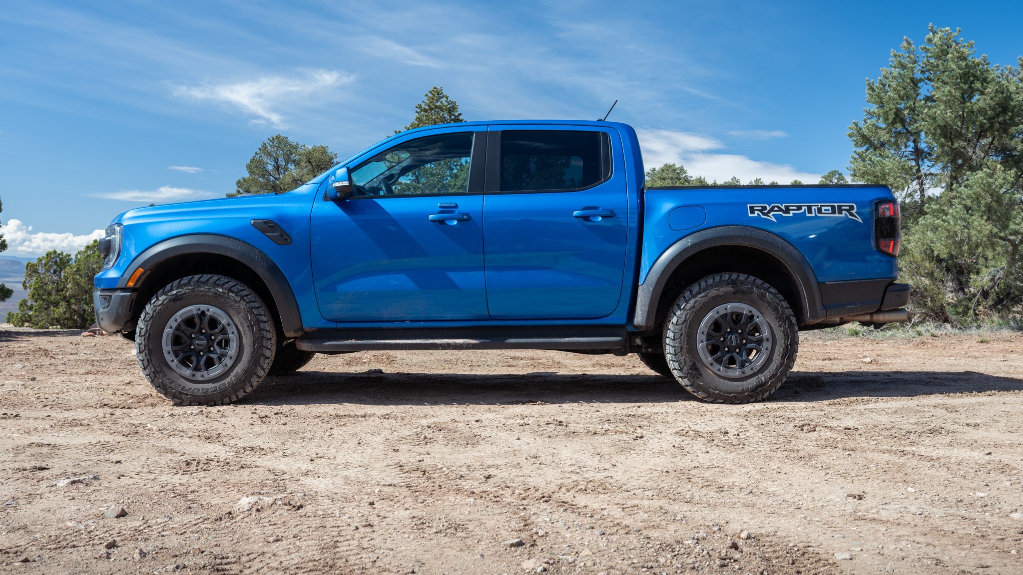 027 2024 Ford Ranger Raptor side profile