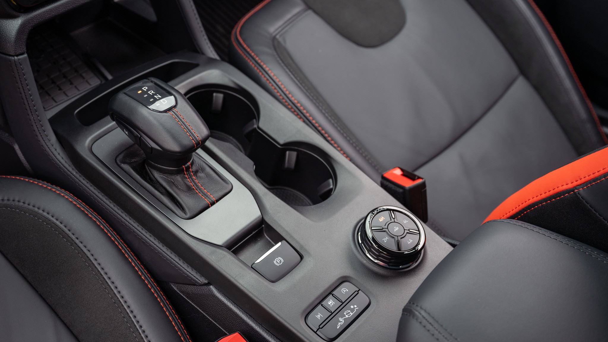 038 2024 Ford Ranger Raptor center console