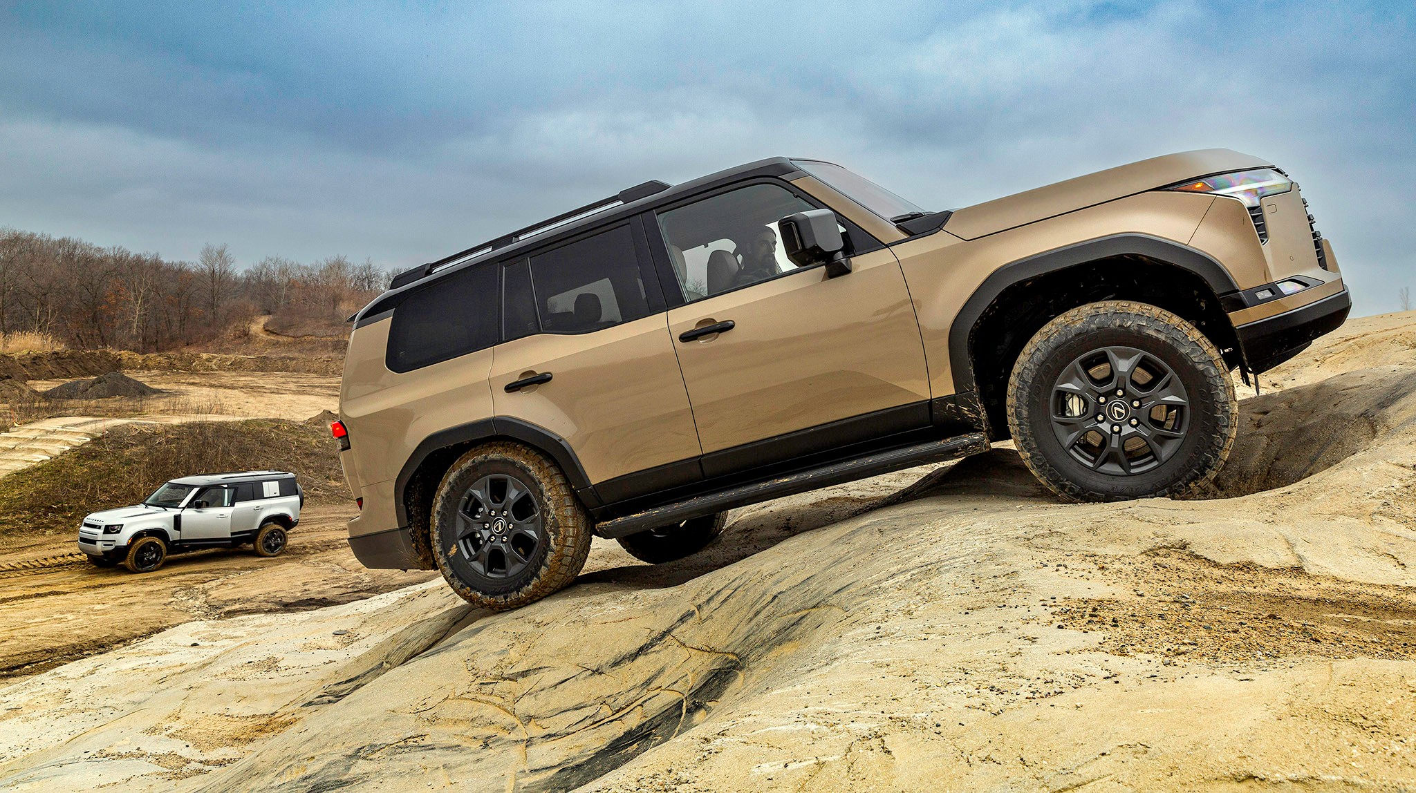 017 2024 Lexus GX550h Overtrail  vs 2023 Land Rover Defender 110SE