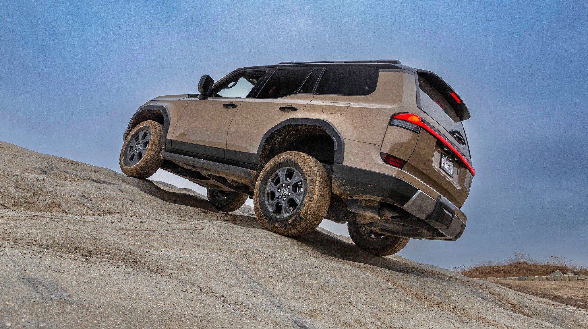 019 2024 Lexus GX550h Overtrail  vs 2023 Land Rover Defender 110SE