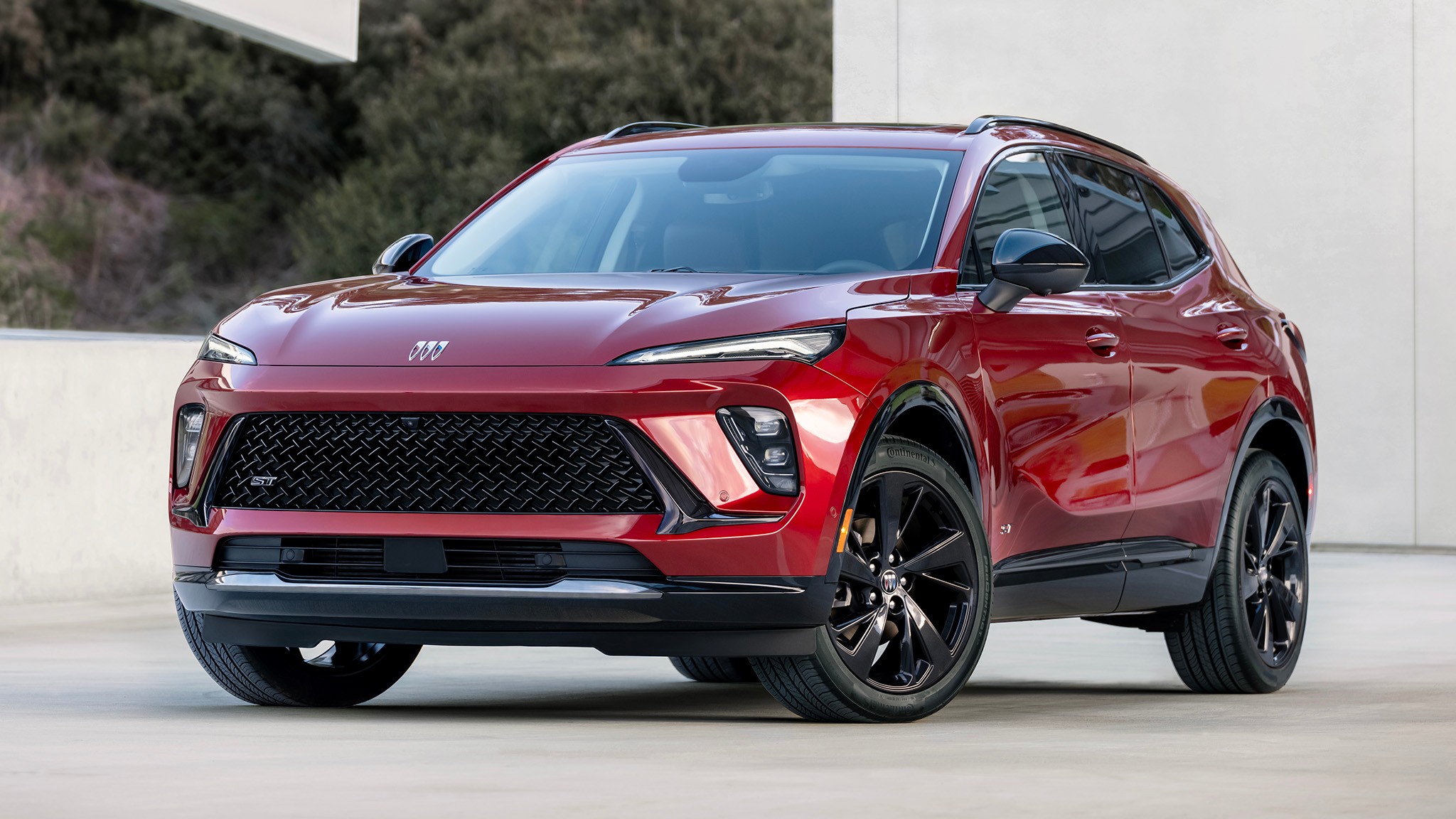 003 2024 buick envision ST front three quarter