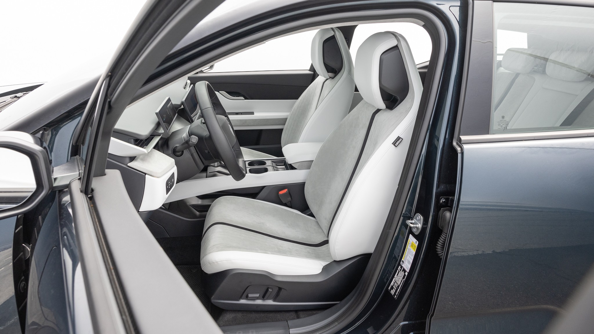 034 2024 Fisker Ocean friver seat