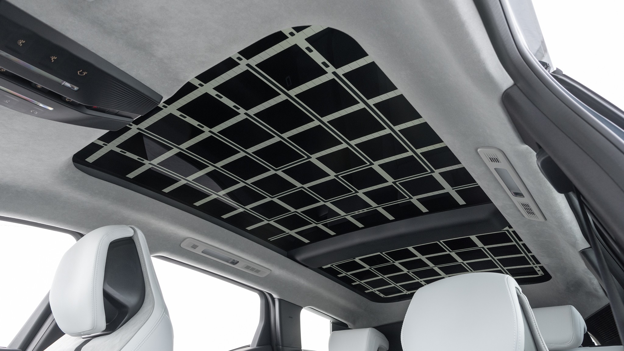 037 2024 Fisker Ocean sun roof