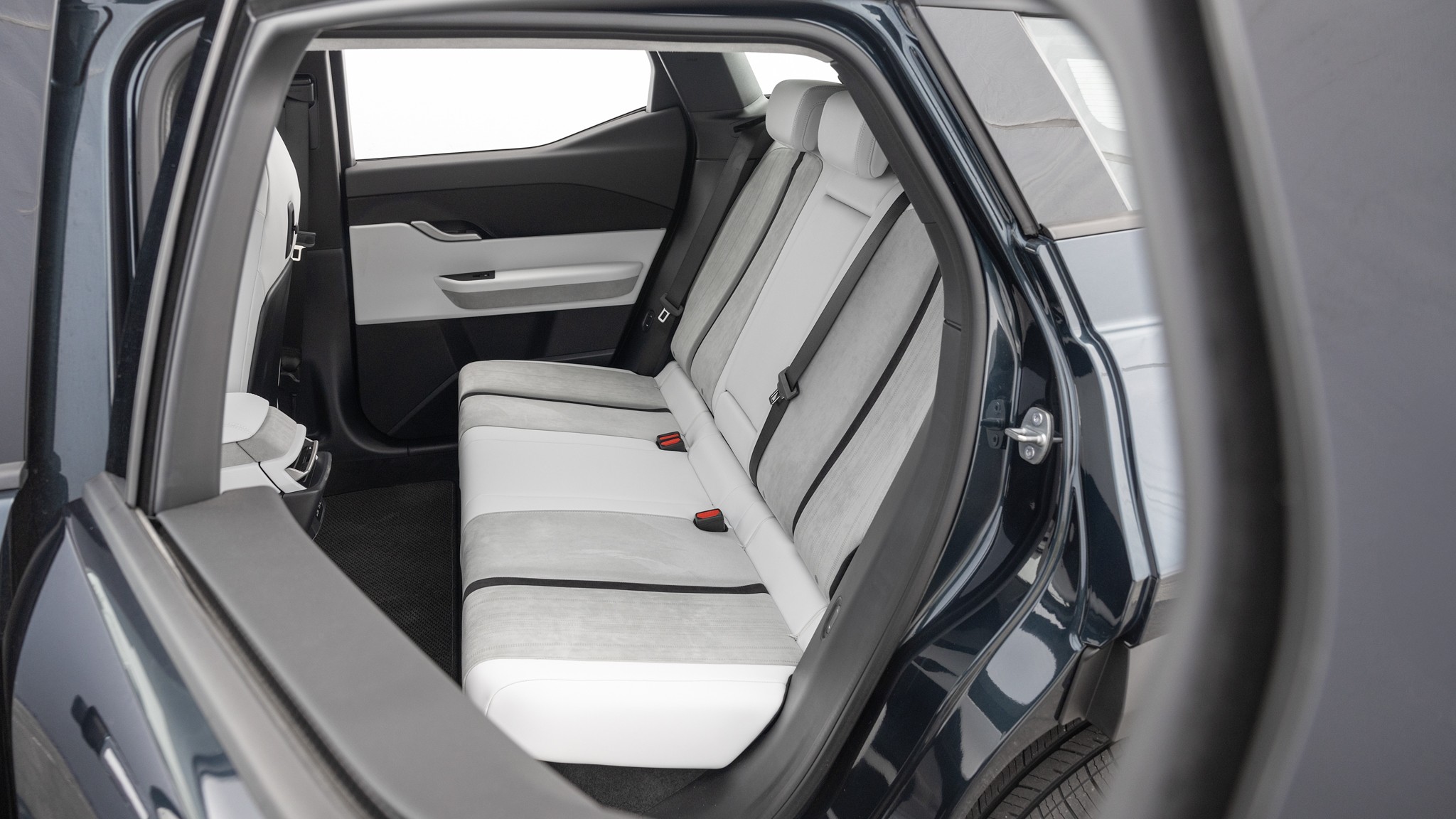 038 2024 Fisker Ocean rear seats