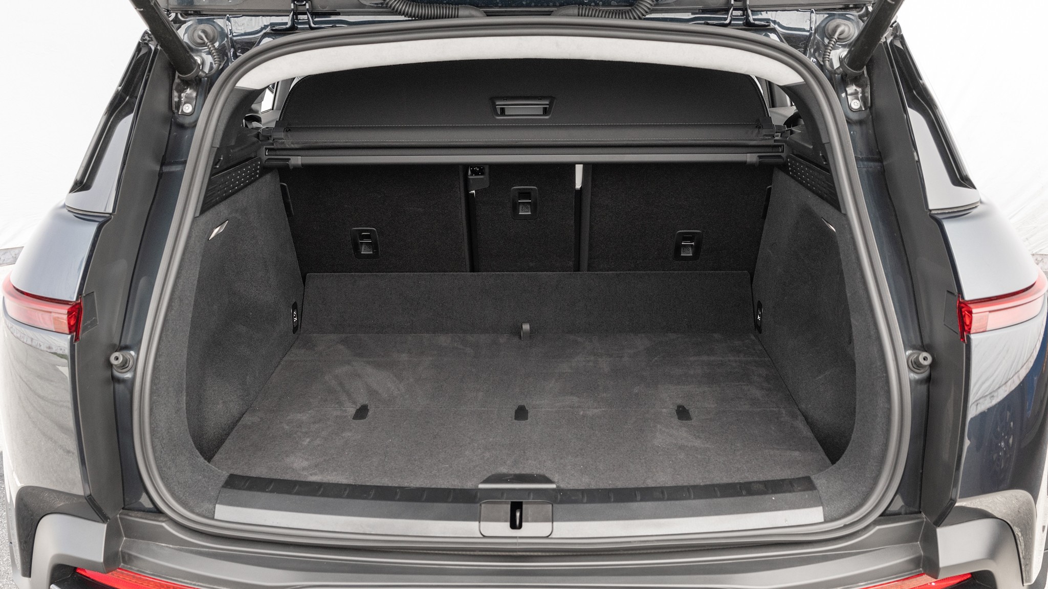 039 2024 Fisker Ocean trunk