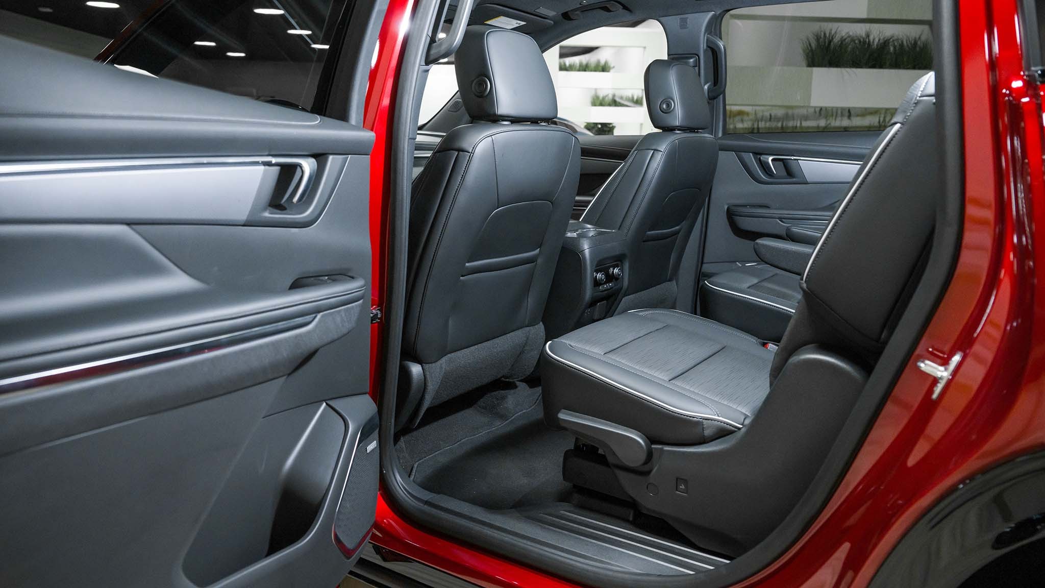 020 2025 buick enclave first look second row