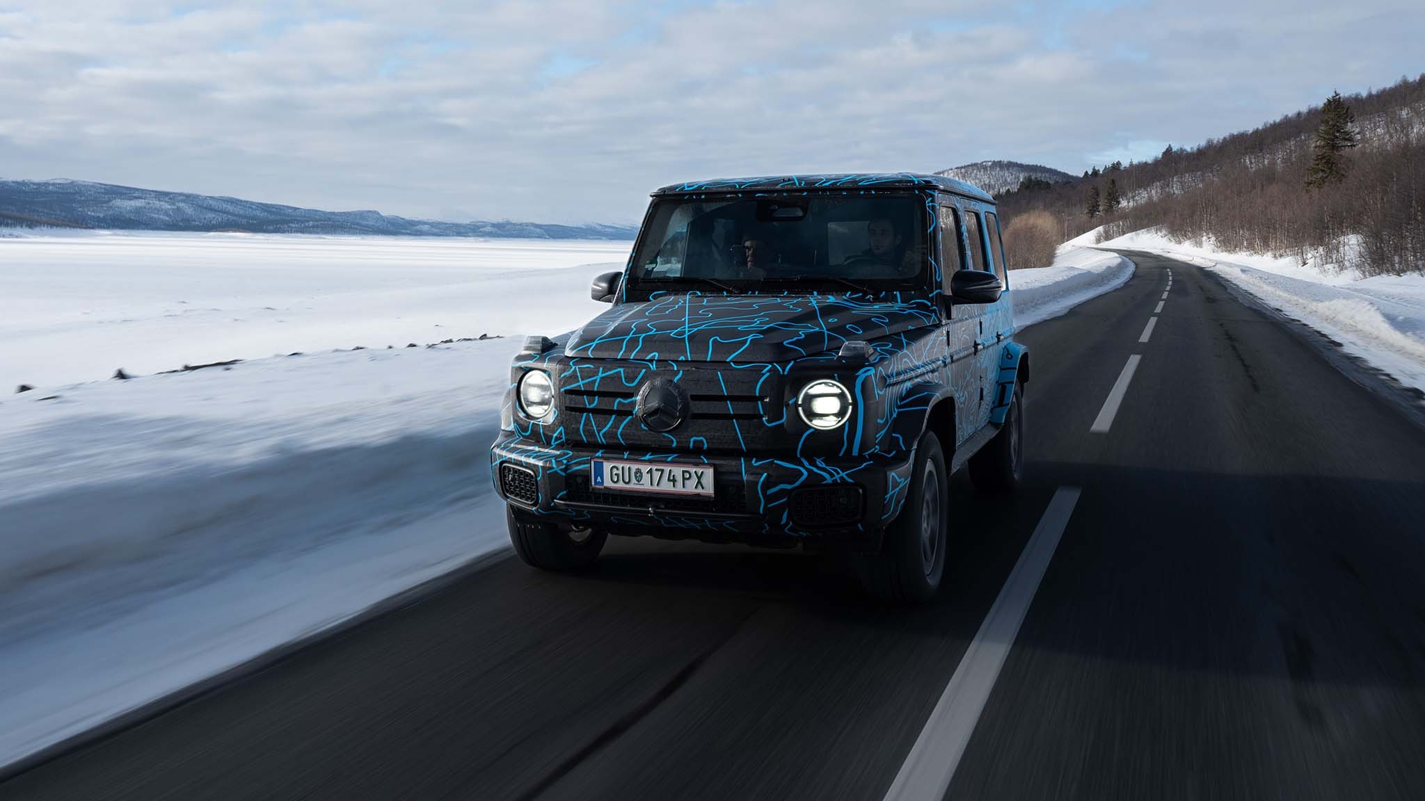 008 2025 mercedes benz G580 first snow drive