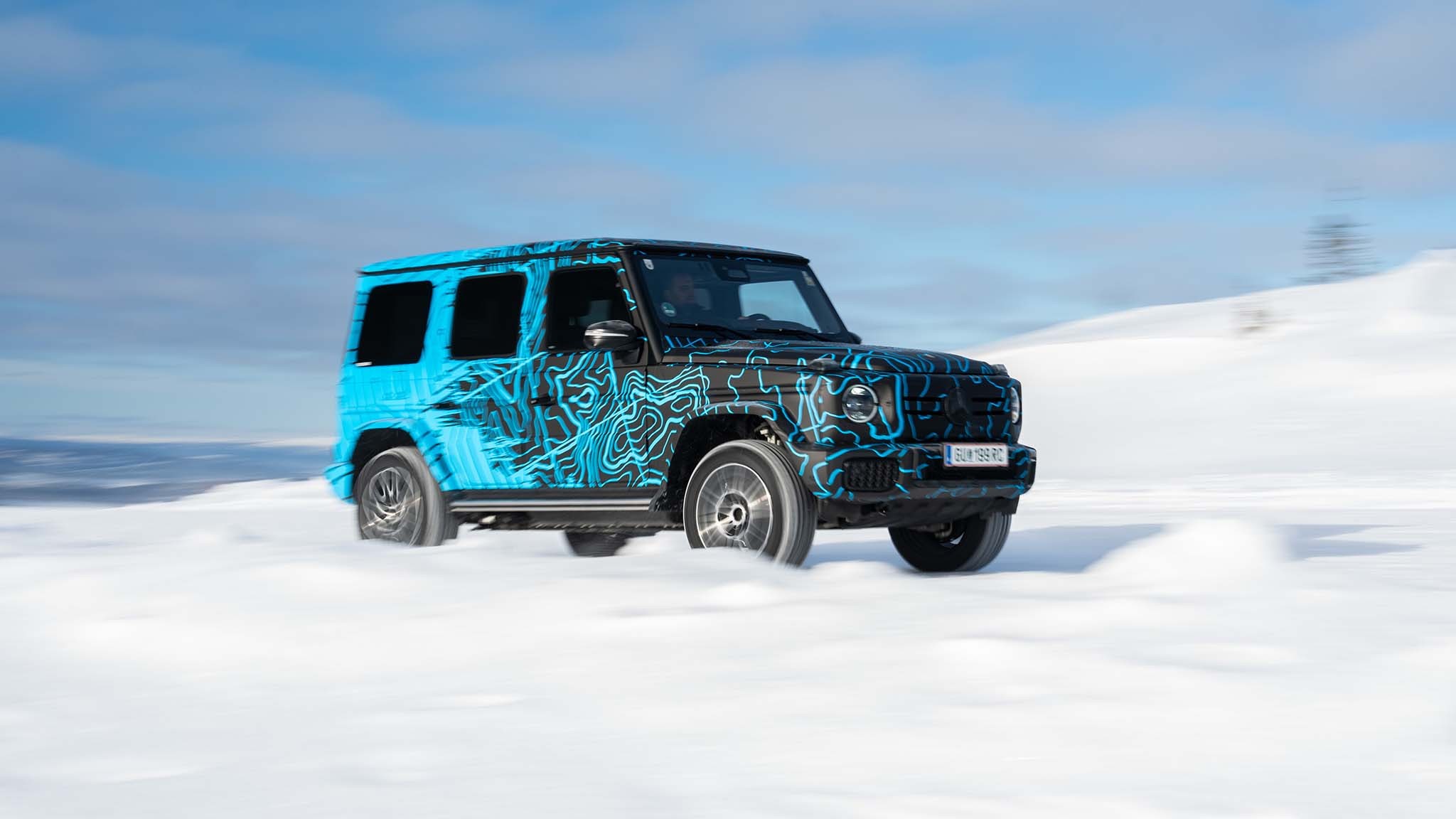 012 2025 mercedes benz G580 first snow drive