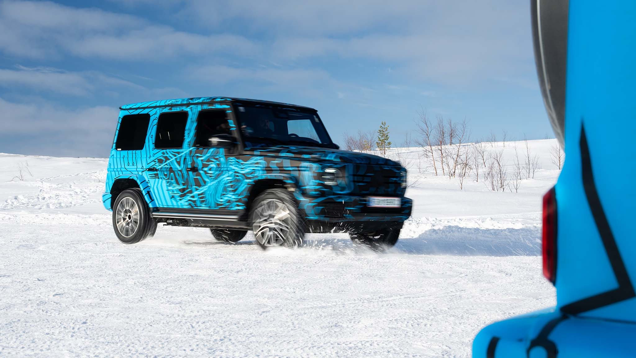 014 2025 mercedes benz G580 first snow drive