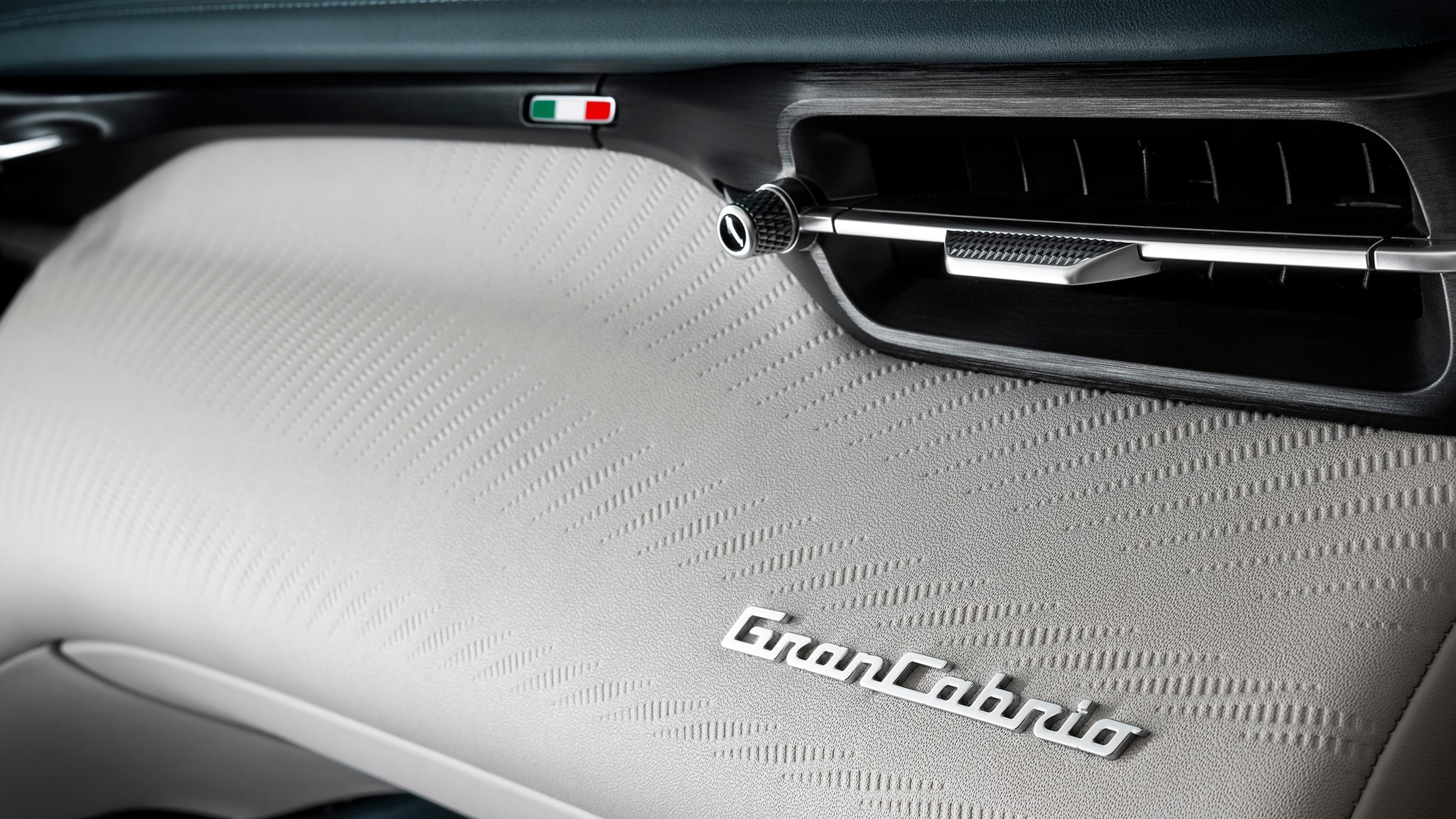 35 2024 Maserati GranCabrio Folgore