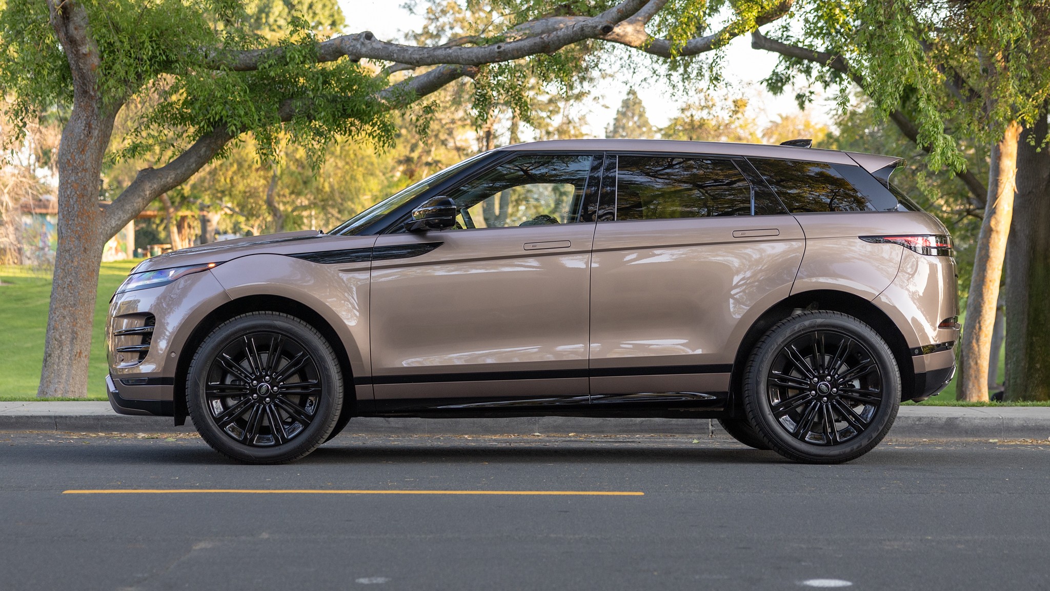 005 2024 Range Rover Evoque Profile