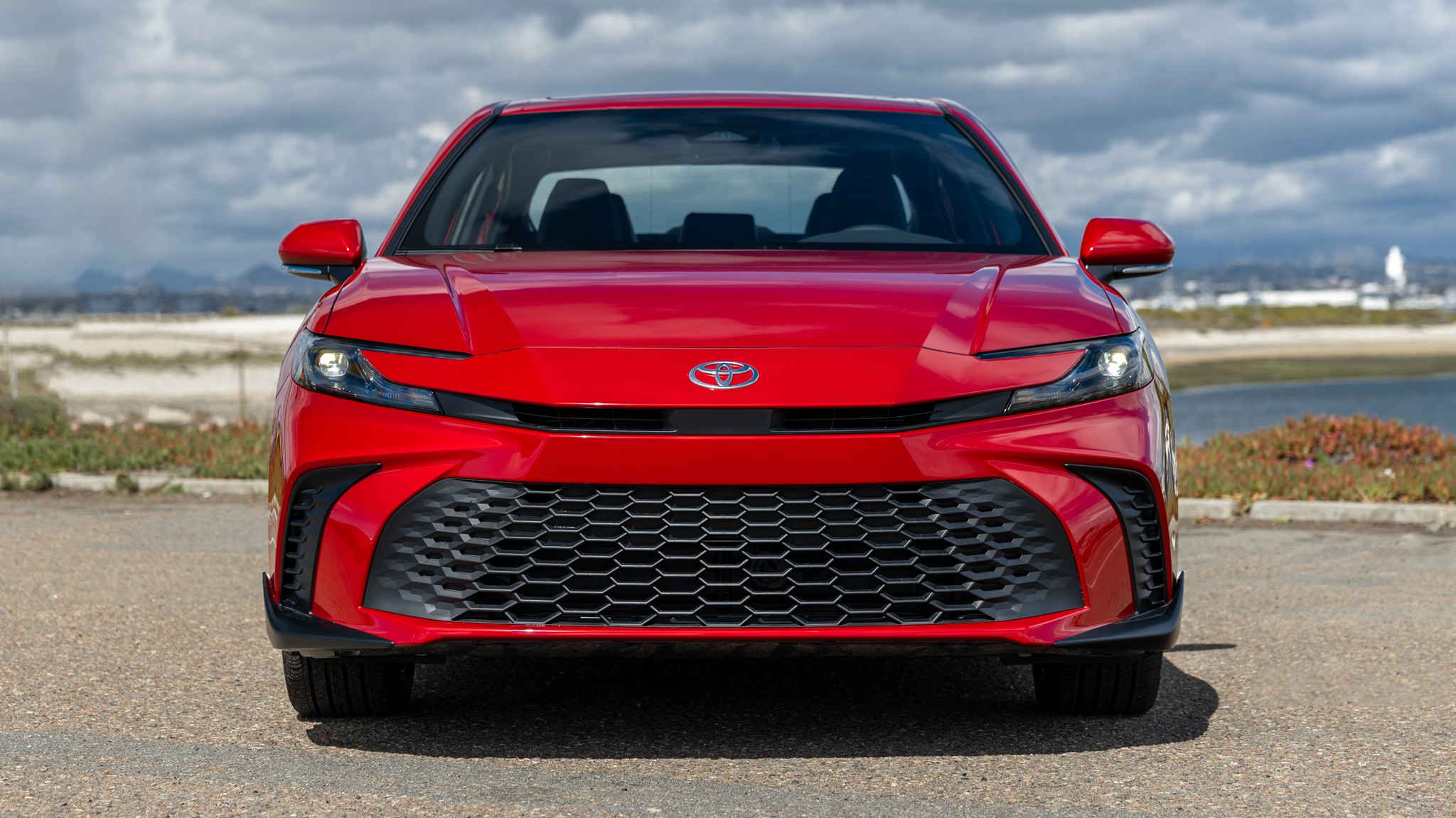 019 2025 Toyota Camry SE AWD front view