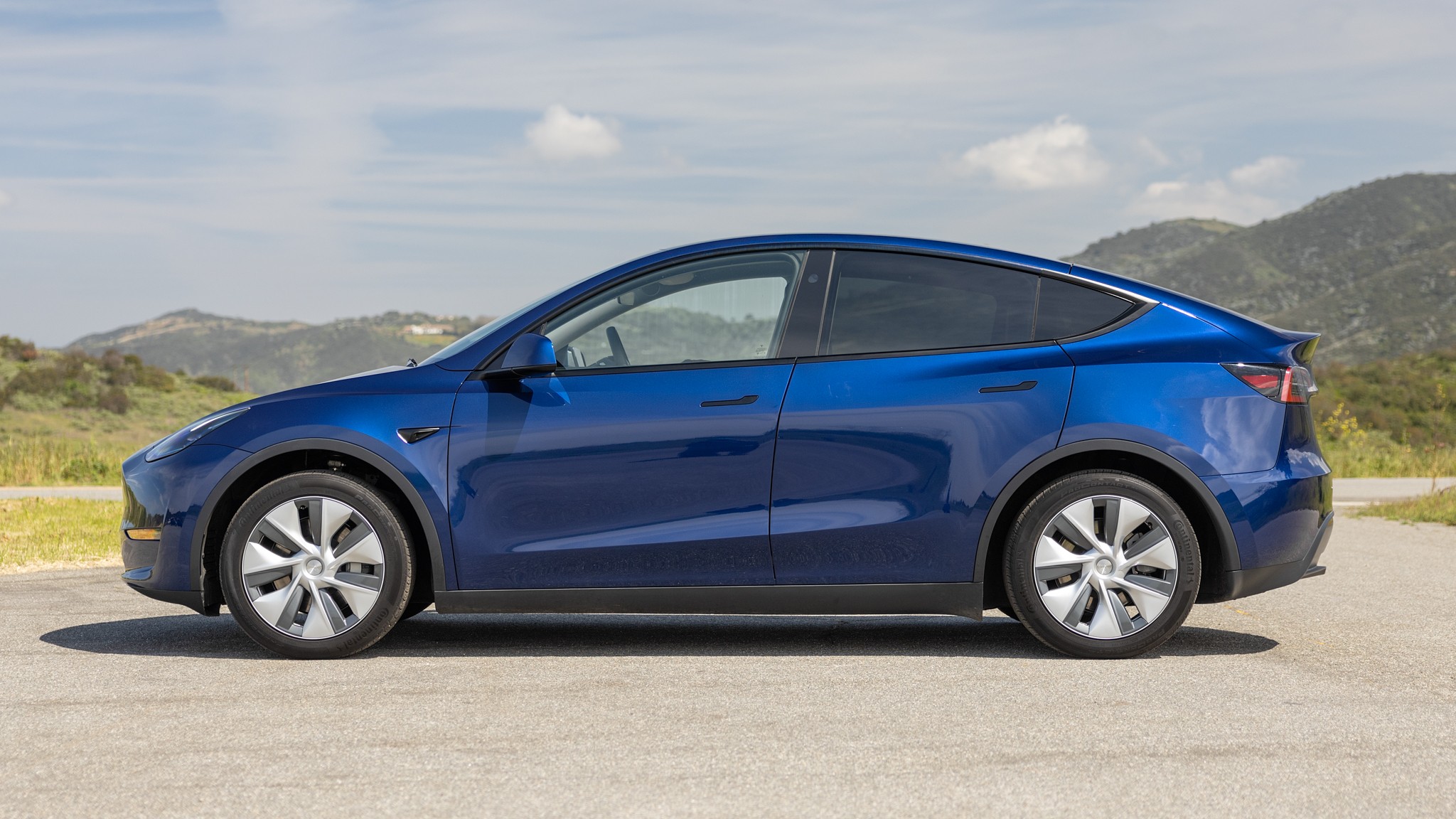 011 2023 Tesla Model Y