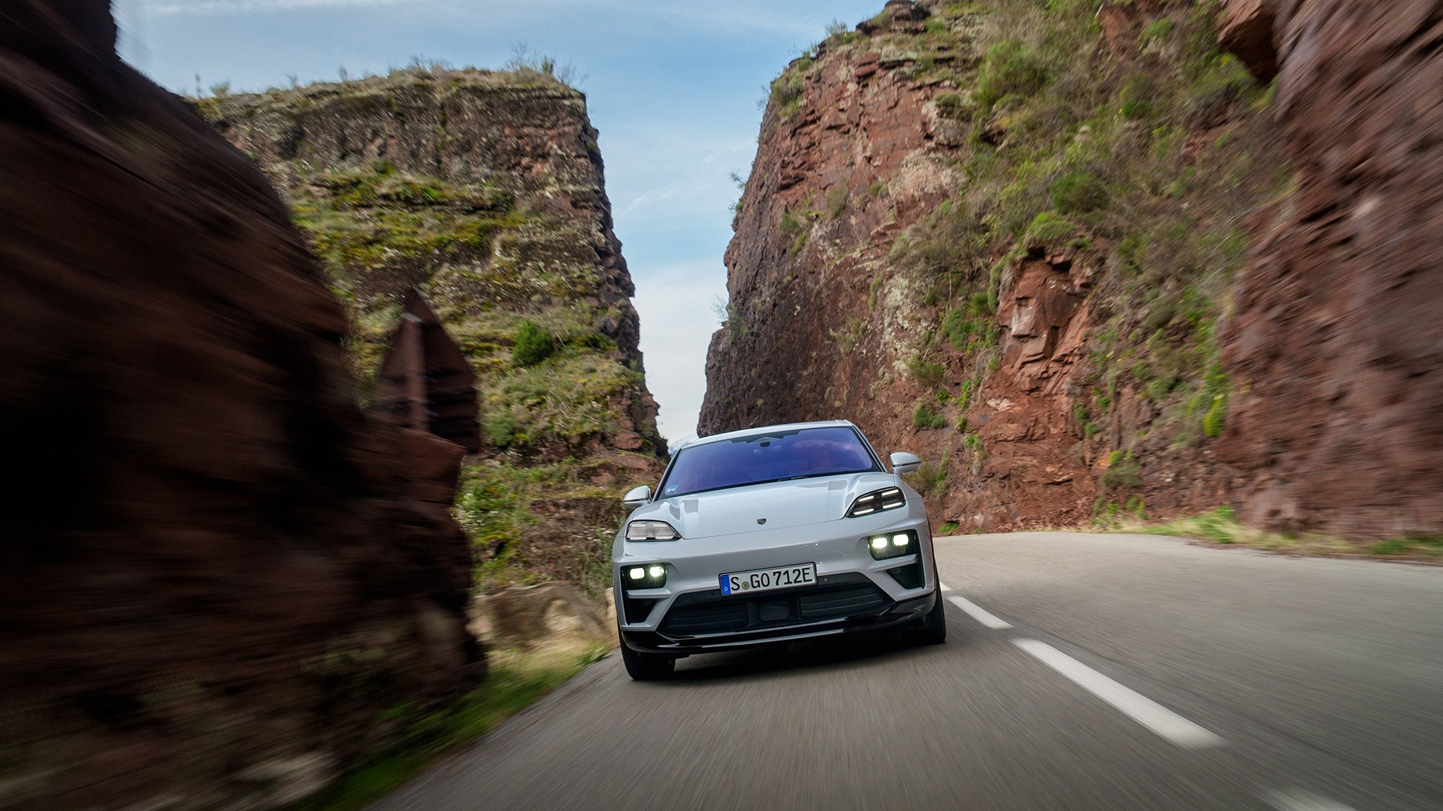 14 2024 Porsche Macan EV