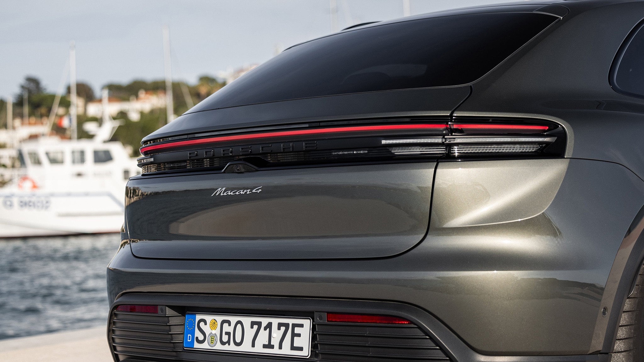 25 2024 Porsche Macan EV