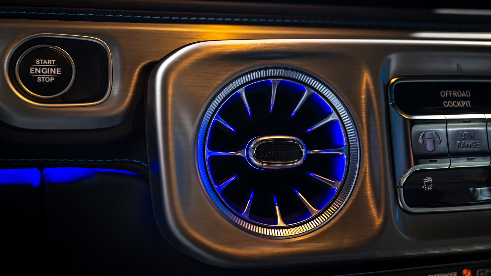 048 2025 mercedes benz g580