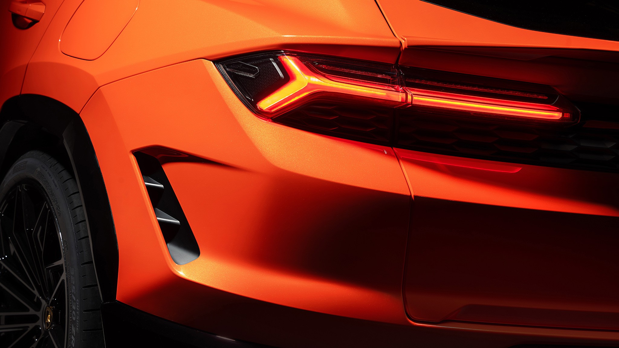 2025 Lamborghini Urus SE plug in hybrid SUV 44