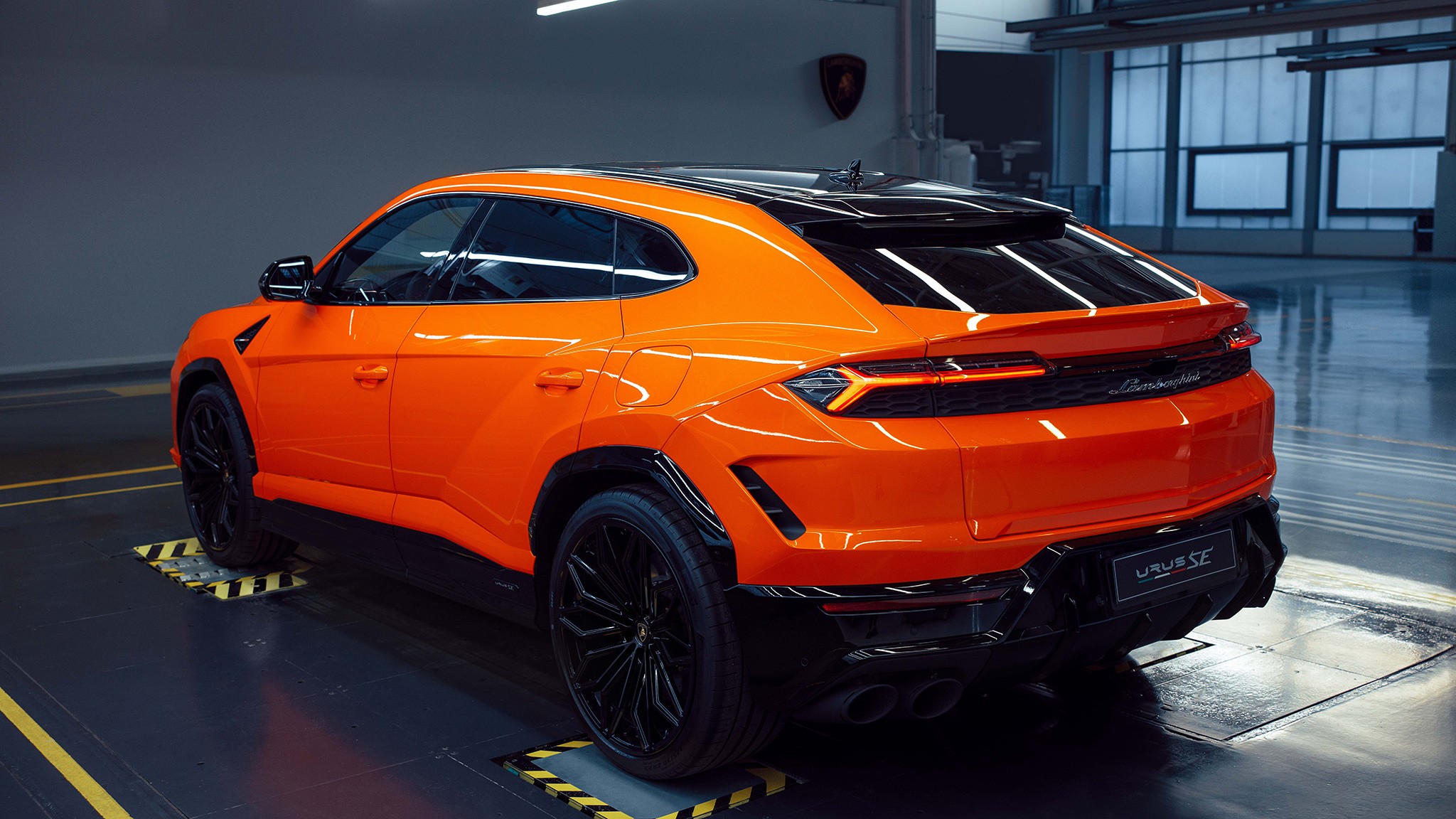 2024 Lamborghini Urus SE plug in hybrid SUV 38
