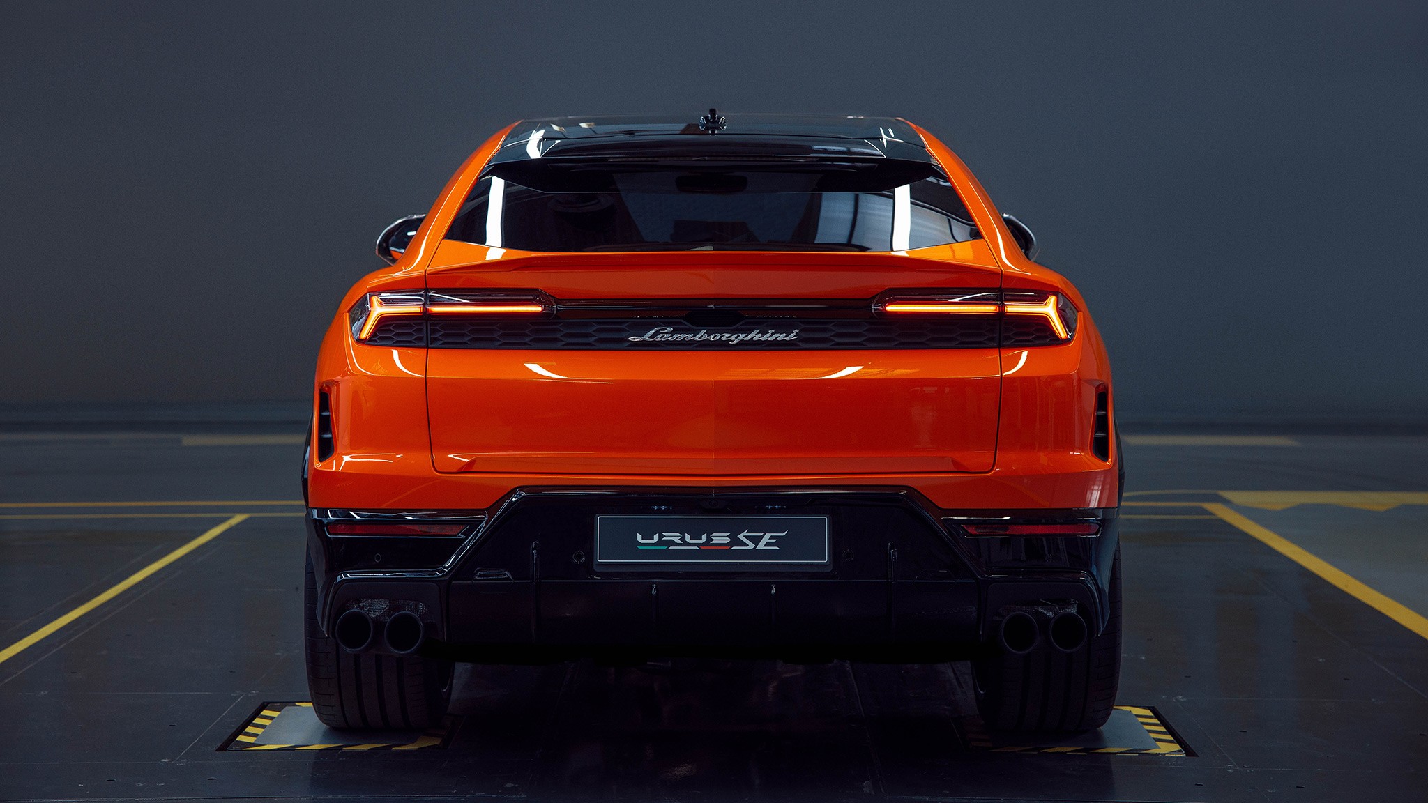 2024 Lamborghini Urus SE plug in hybrid SUV 39