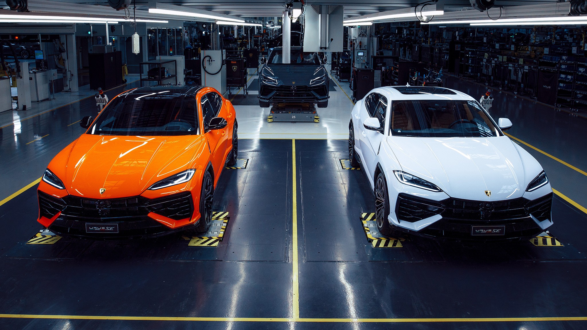 2024 Lamborghini Urus SE plug in hybrid SUV 40