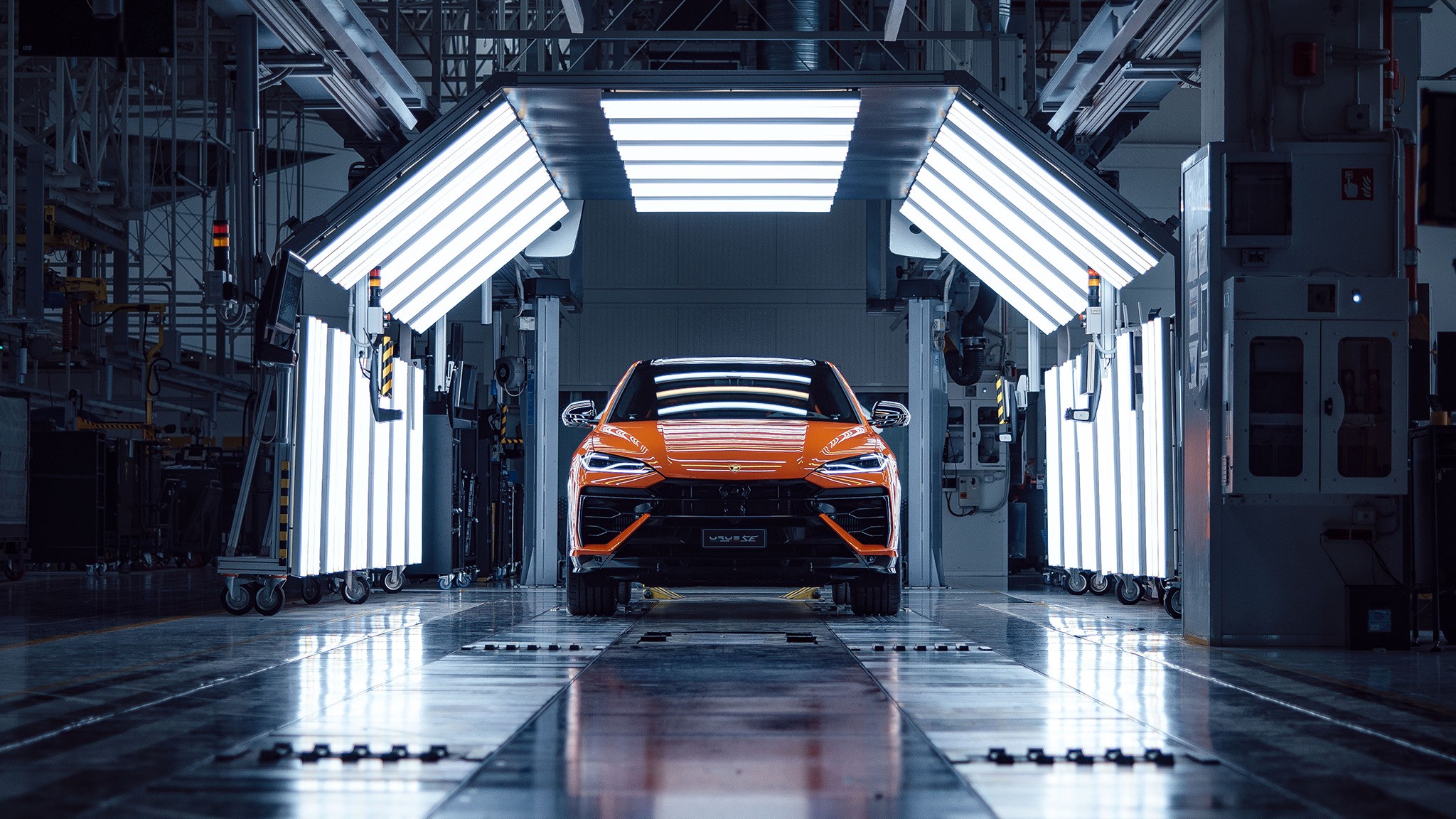 2024 Lamborghini Urus SE plug in hybrid SUV 44