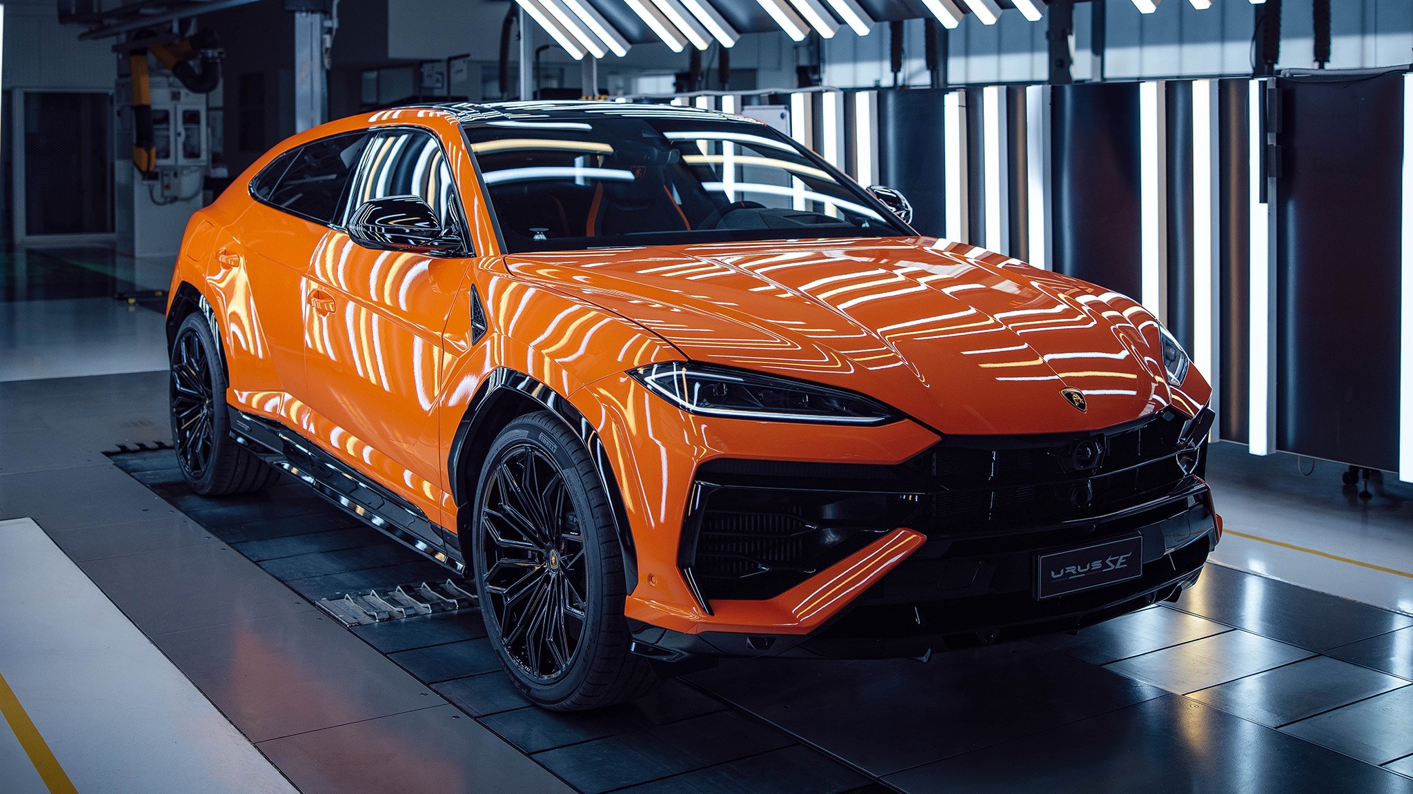 2024 Lamborghini Urus SE plug in hybrid SUV 45