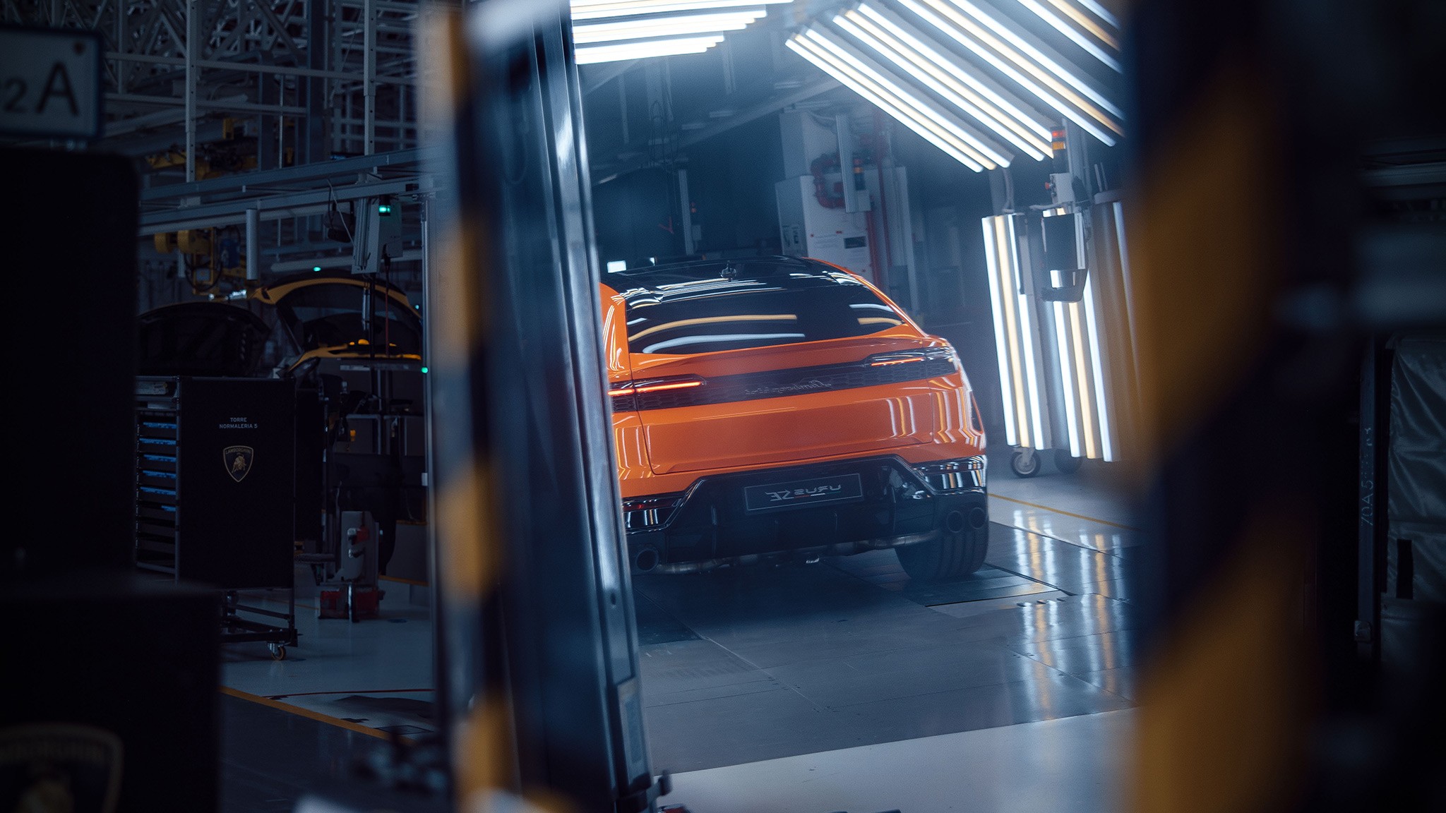 2024 Lamborghini Urus SE plug in hybrid SUV 46