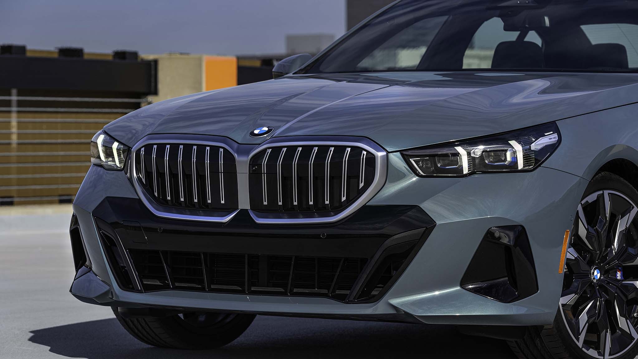 021 2024 BMW 530i xDrive