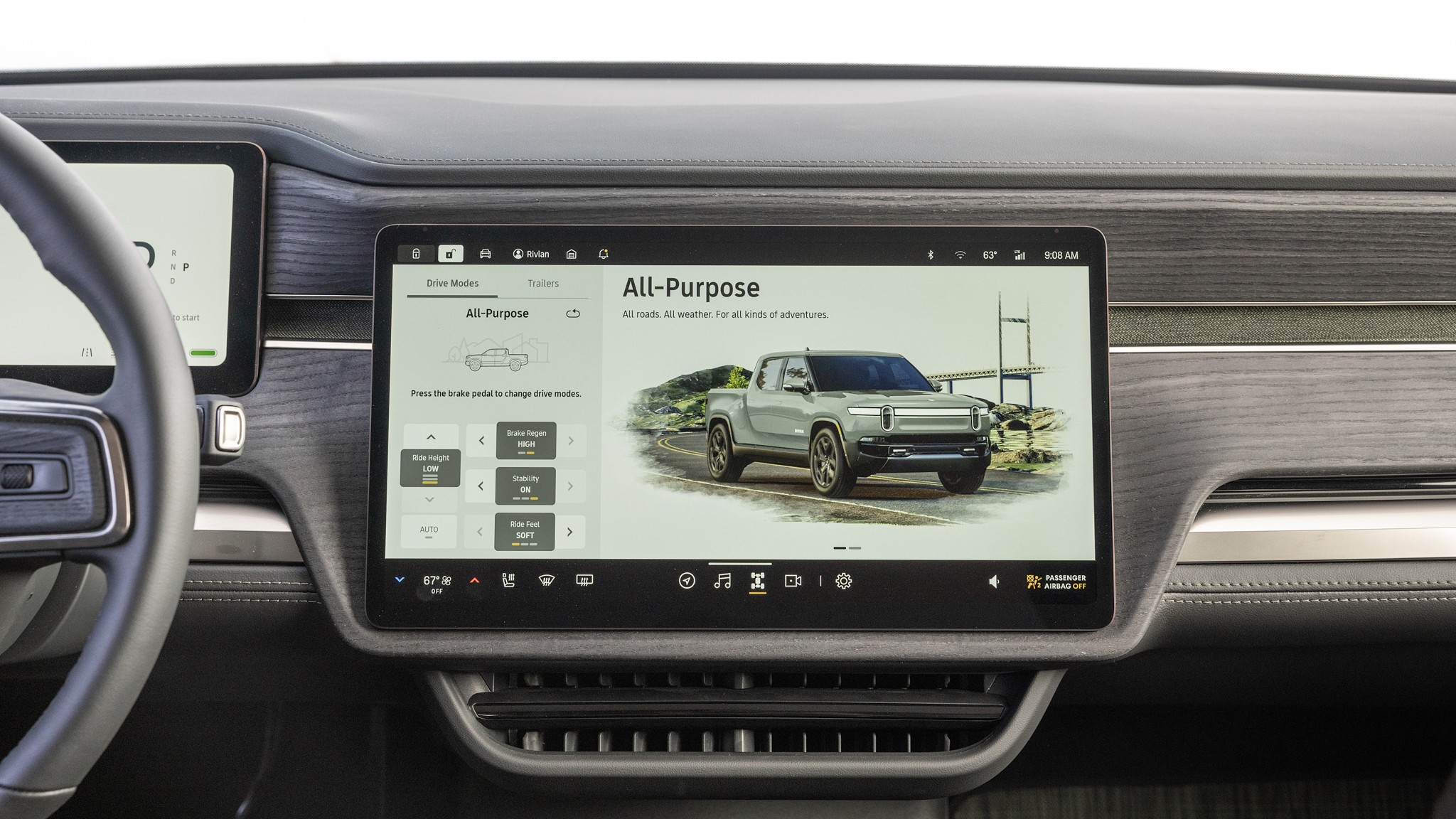 031 2024 Rivian R1T Dual Motor infotainment screen