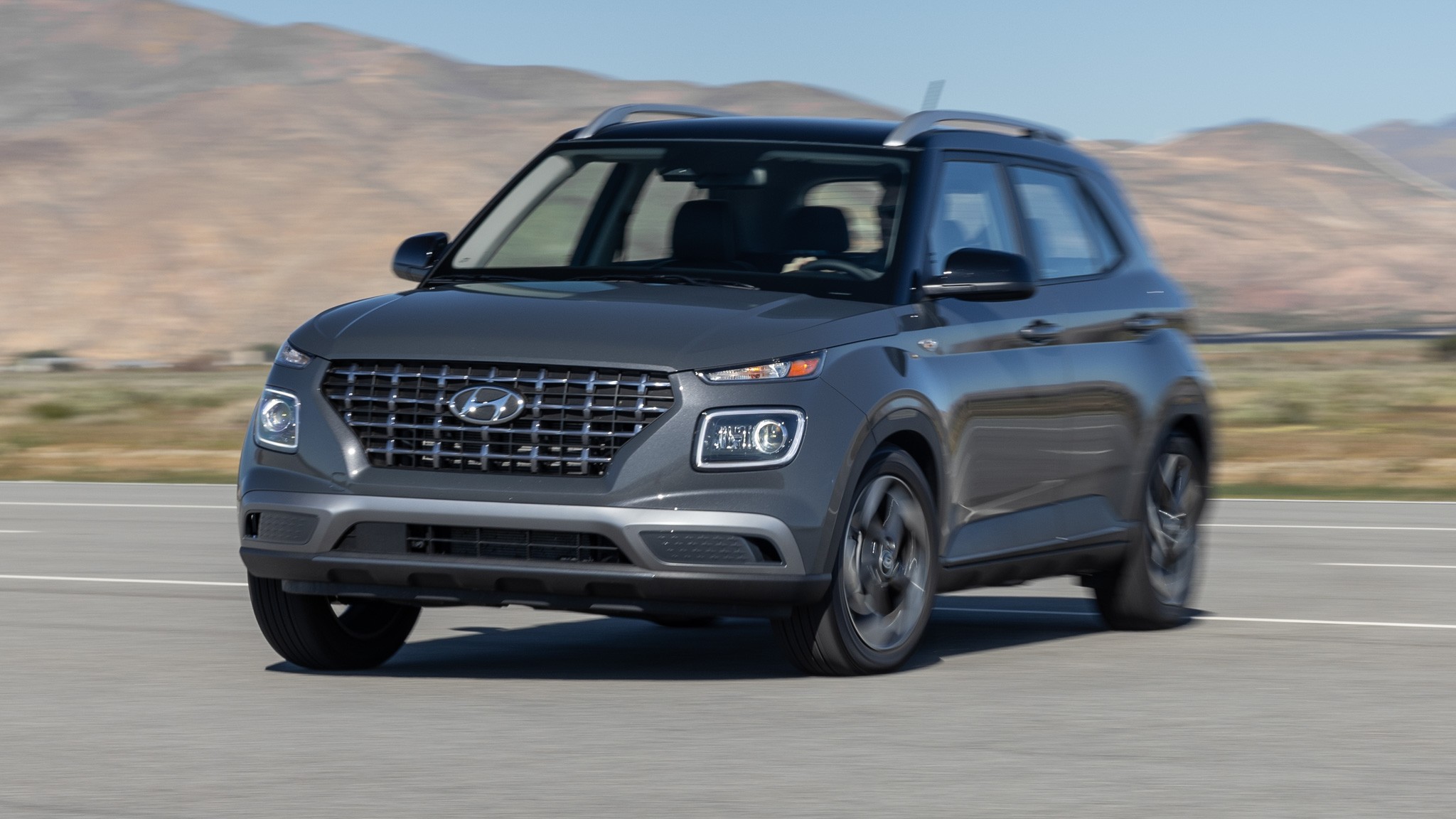 001 2024 Hyundai Venue Front Three Quarter Motion LEAD