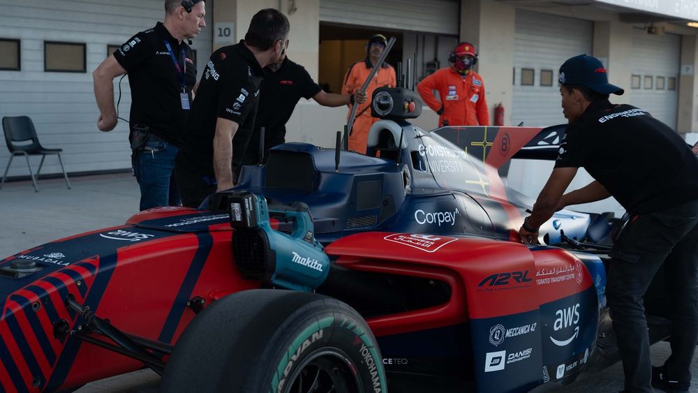 007 first autonomous car race abu dhabi a2rl motorsports