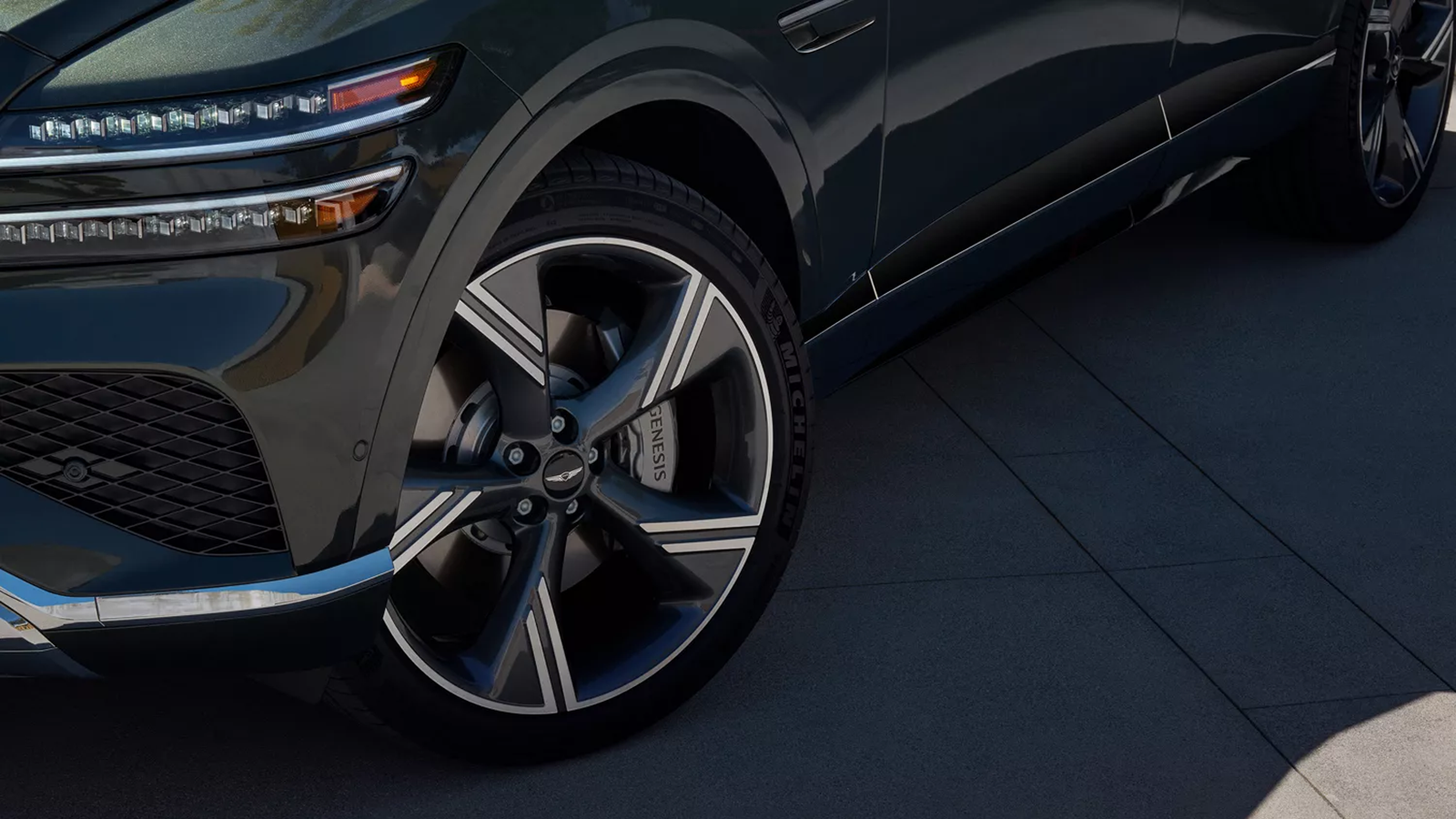 2025 Genesis GV80 gallery 2