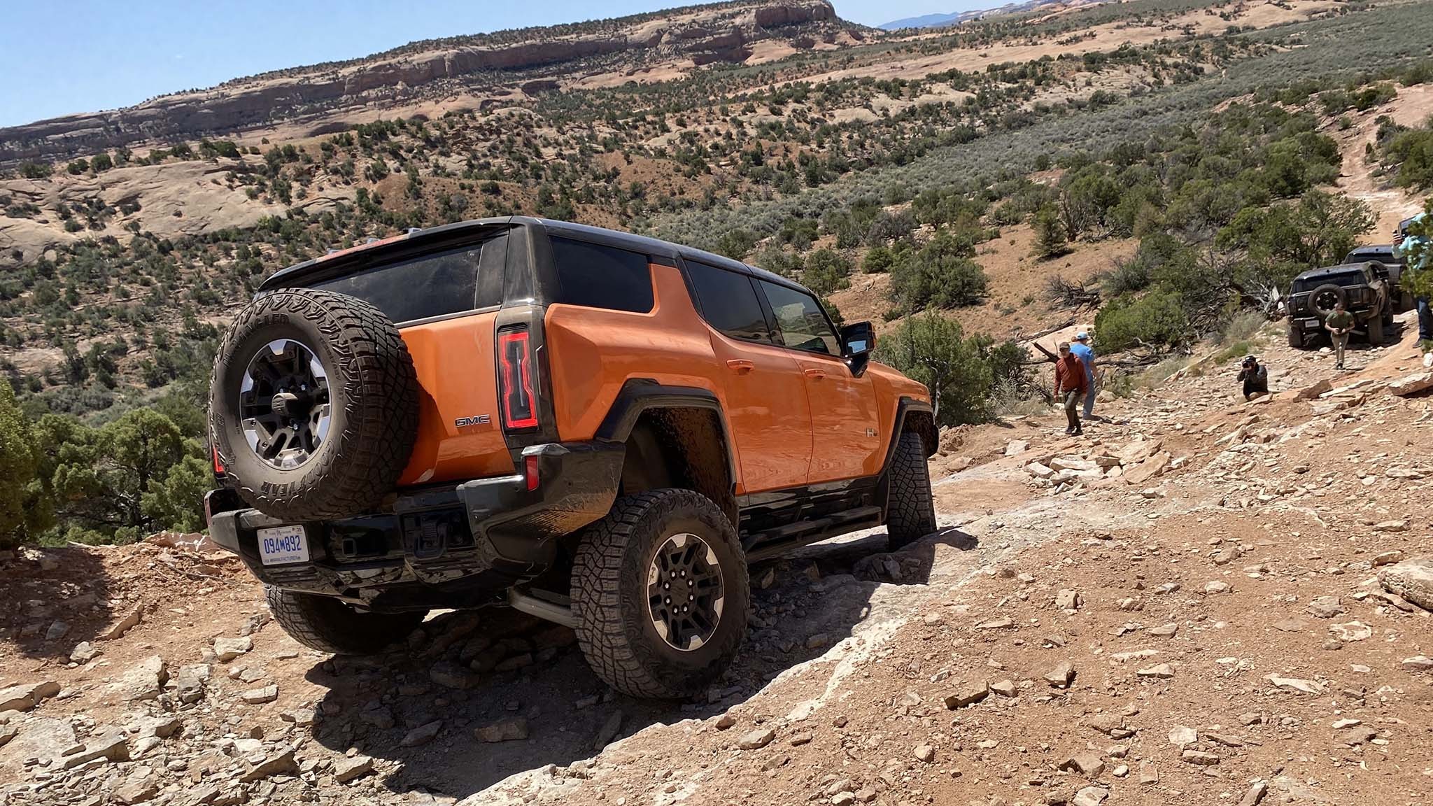 025 2024 gmc hummer ev suv first off road drive