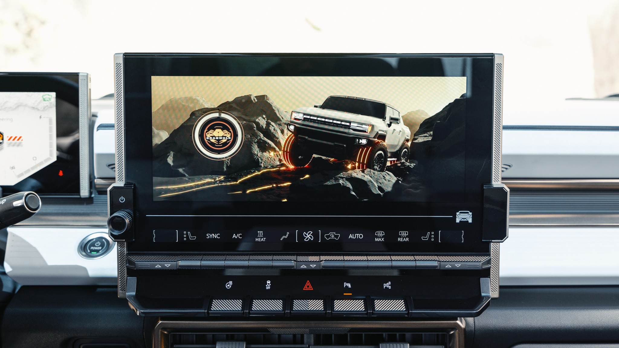002 2024 GMC Hummer Crabwalk Screen