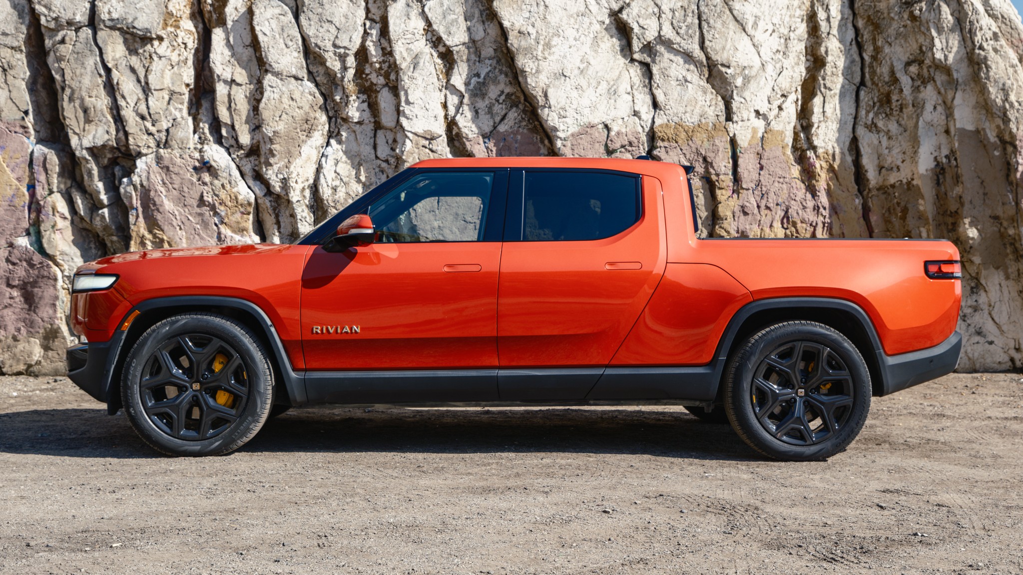 003 2024 Rivian R1T Side Profile