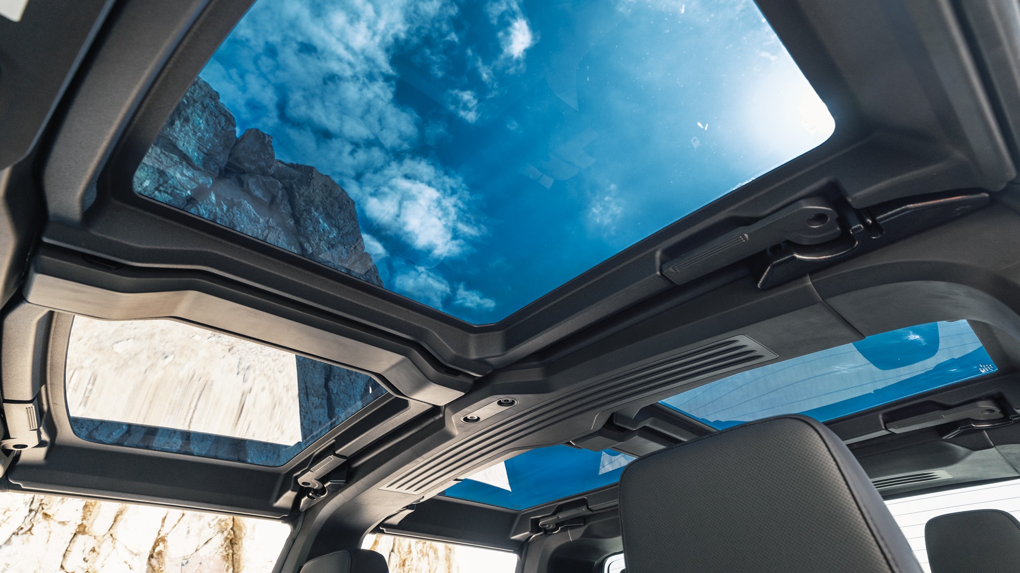 004 2024 GMC Hummer Interior Moonroof