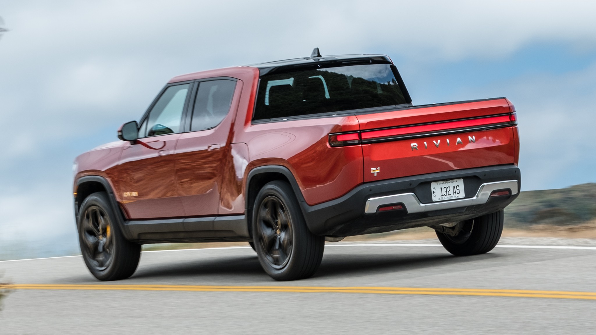 008 2024 Rivian R1T