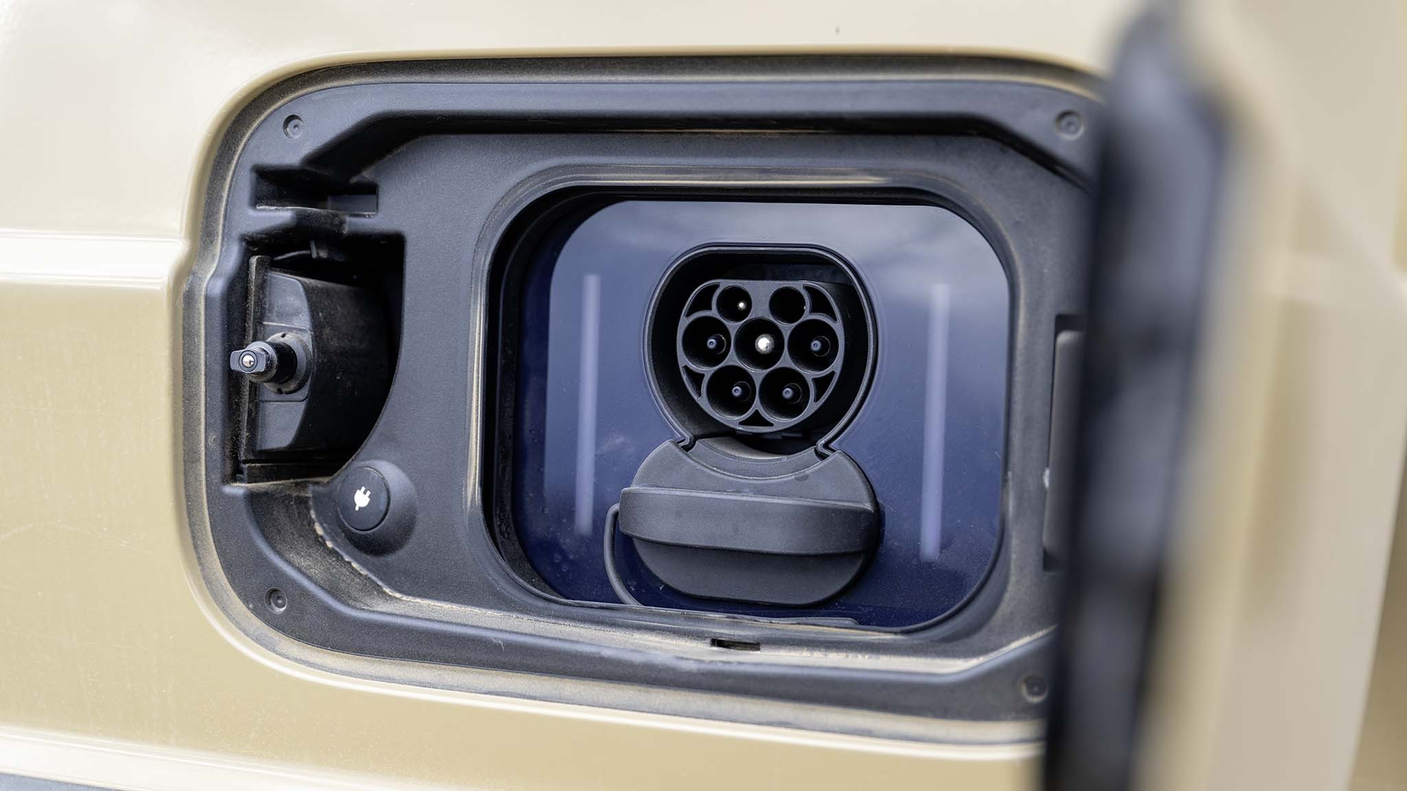 027 2025 mercedes benz g580 electric first drive