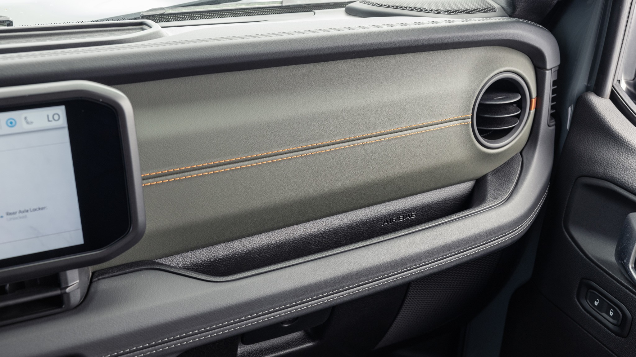 033 2024 Jeep Gladiator Mojave