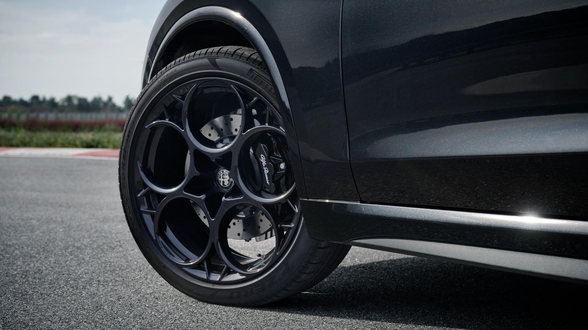 2024 Alfa Romeo Stelvio Quadrifoglio Super Sport 2