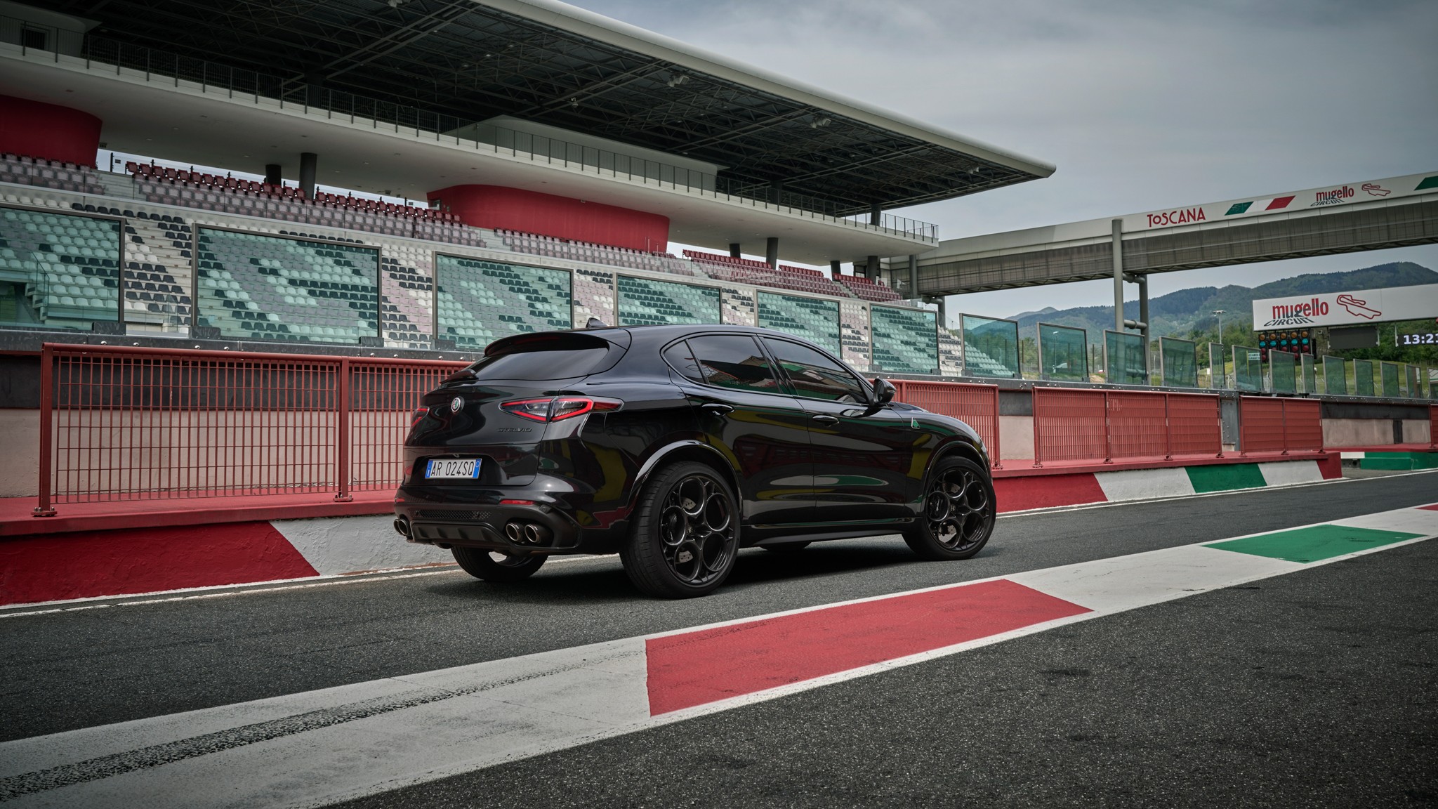 2024 Alfa Romeo Stelvio Quadrifoglio Super Sport 11