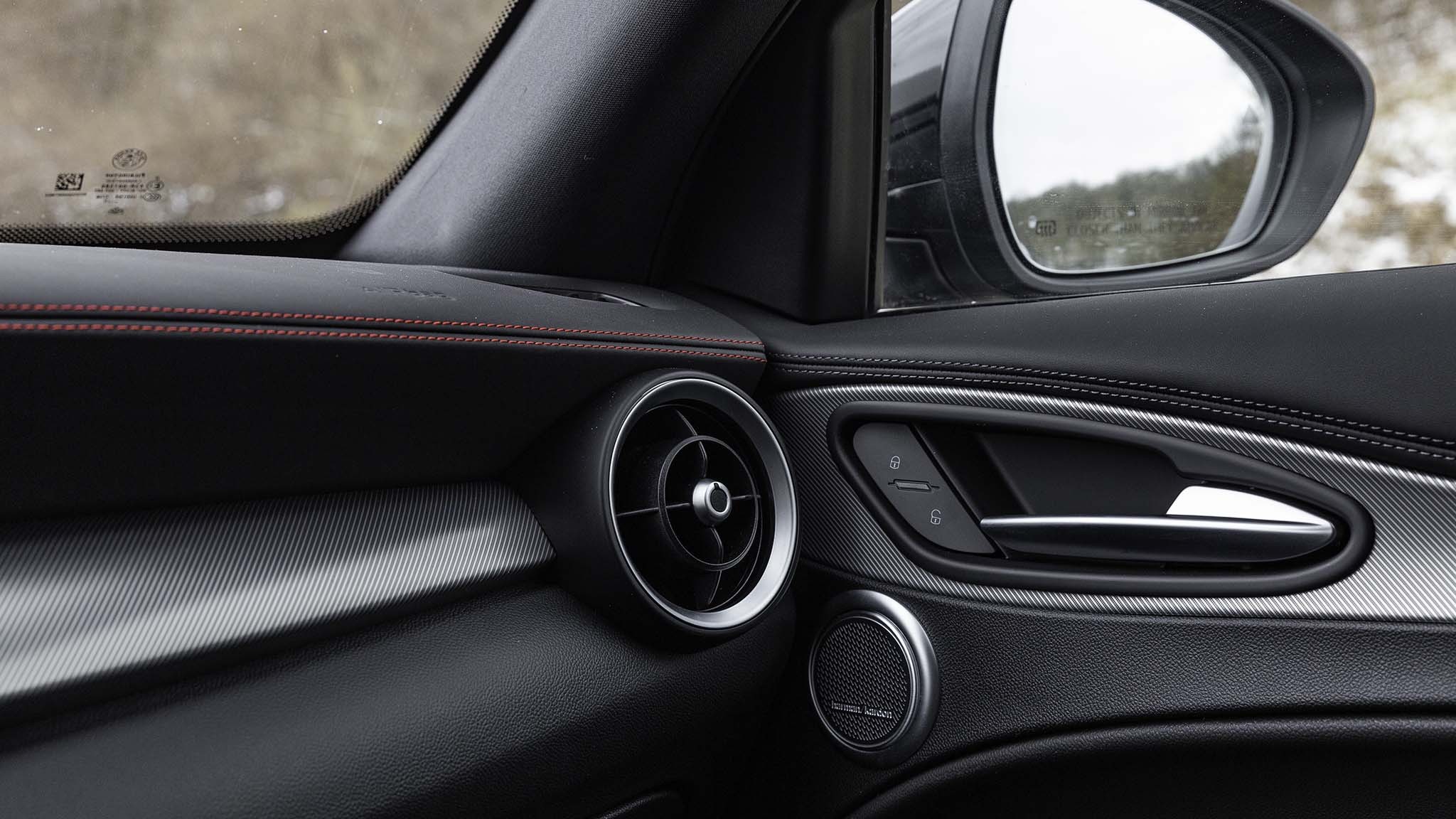 030 2024 Alfa Romeo Stelvio Competizione