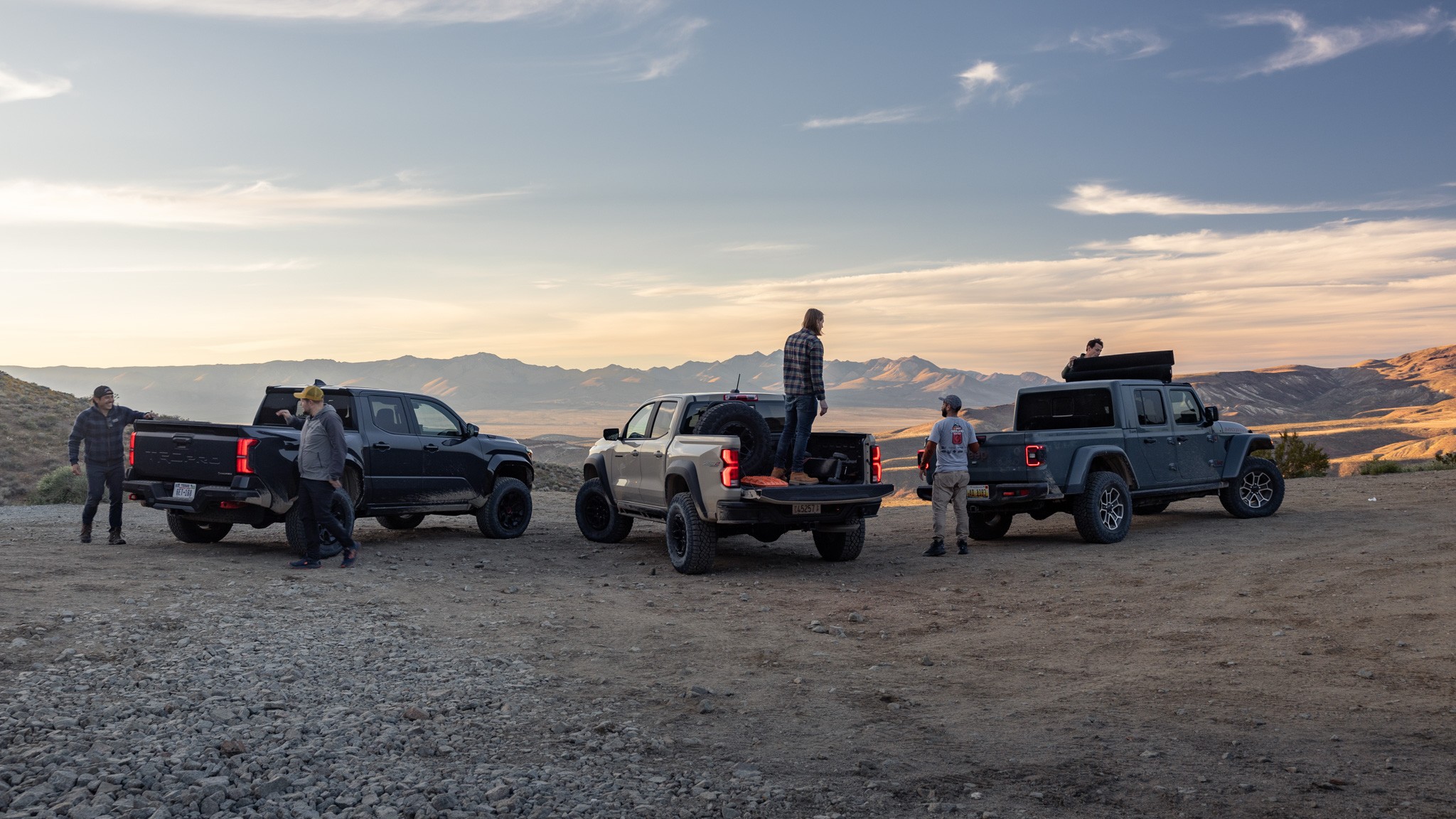 004 2024 toyota tacoma trd pro vs 2024 chevrolet colorado zr2 bison vs 2024 jeep gladiator mojave comparison test