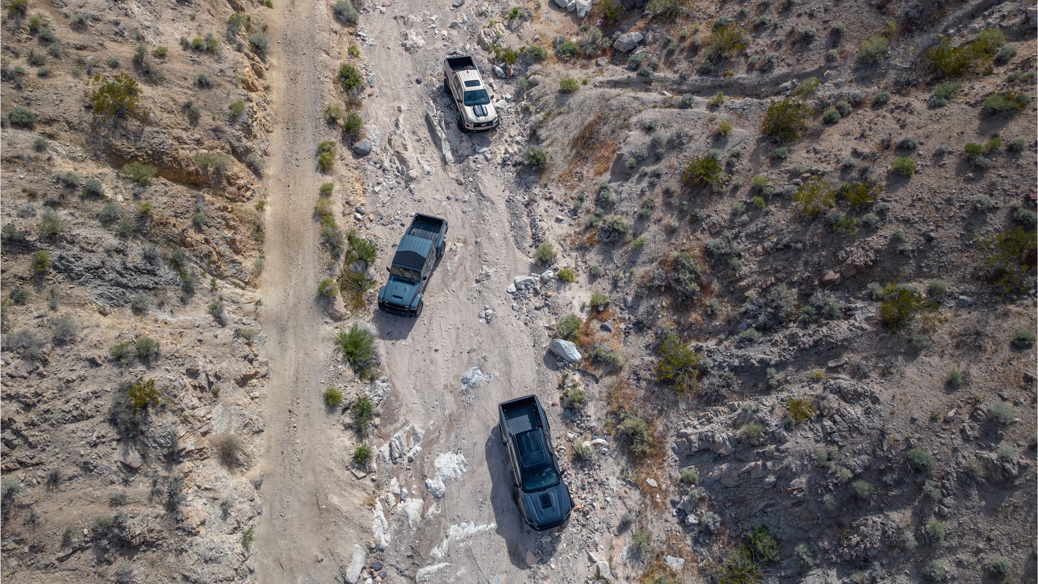 005 2024 toyota tacoma trd pro vs 2024 chevrolet colorado zr2 bison vs 2024 jeep gladiator mojave comparison test