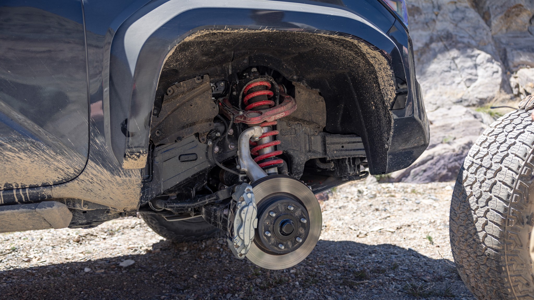 035 2024 toyota tacoma trd pro vs 2024 chevrolet colorado zr2 bison vs 2024 jeep gladiator mojave comparison test